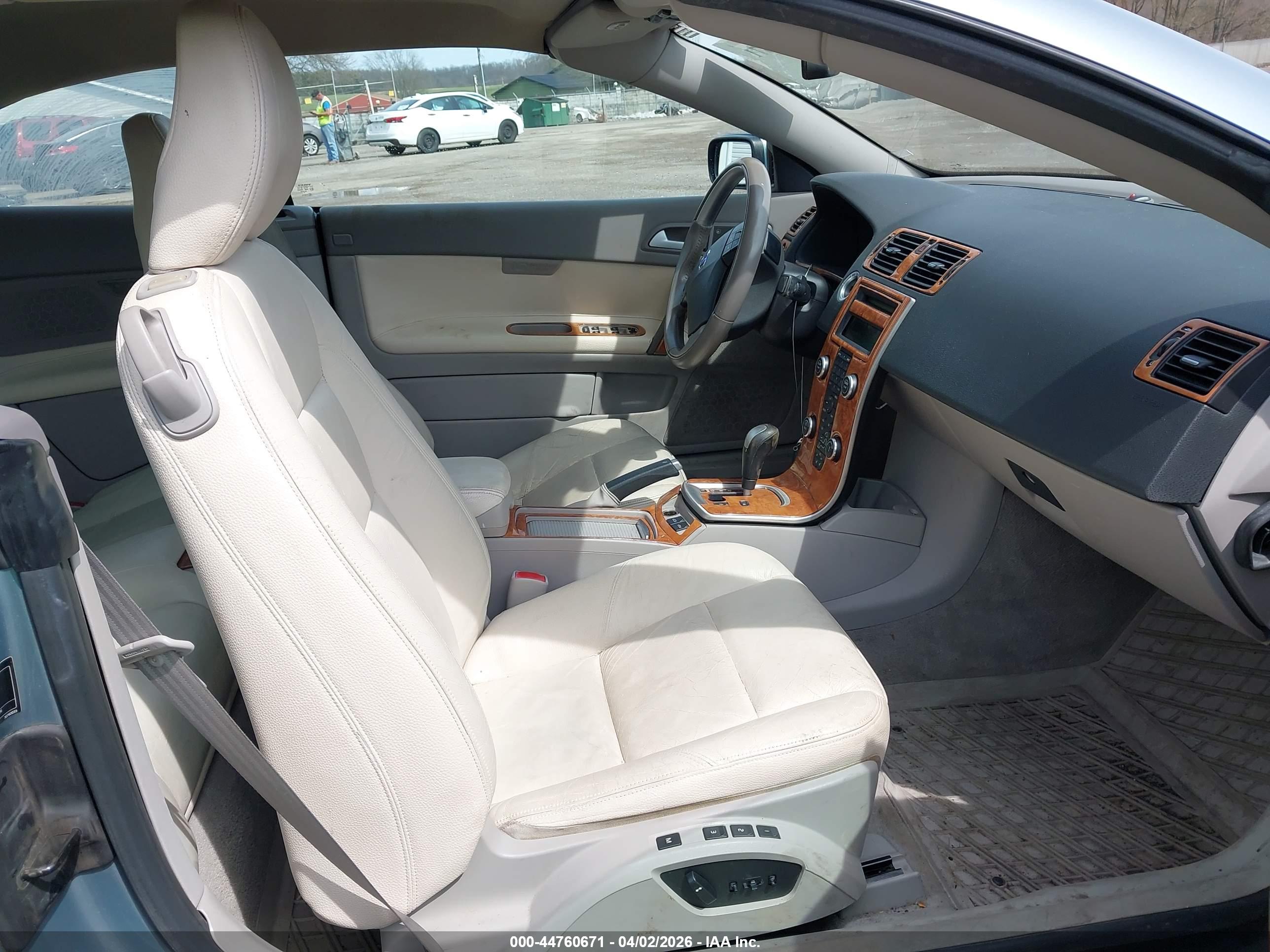 VOLVO C70 image 5