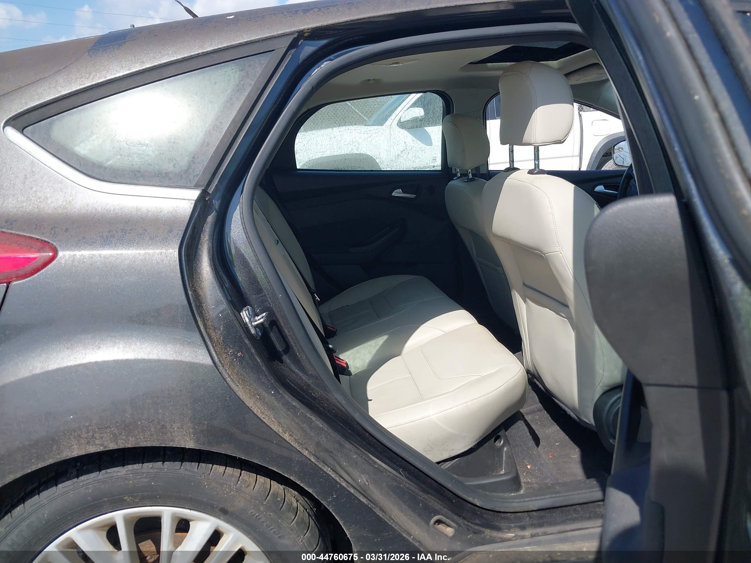 FORD FOCUS image 8