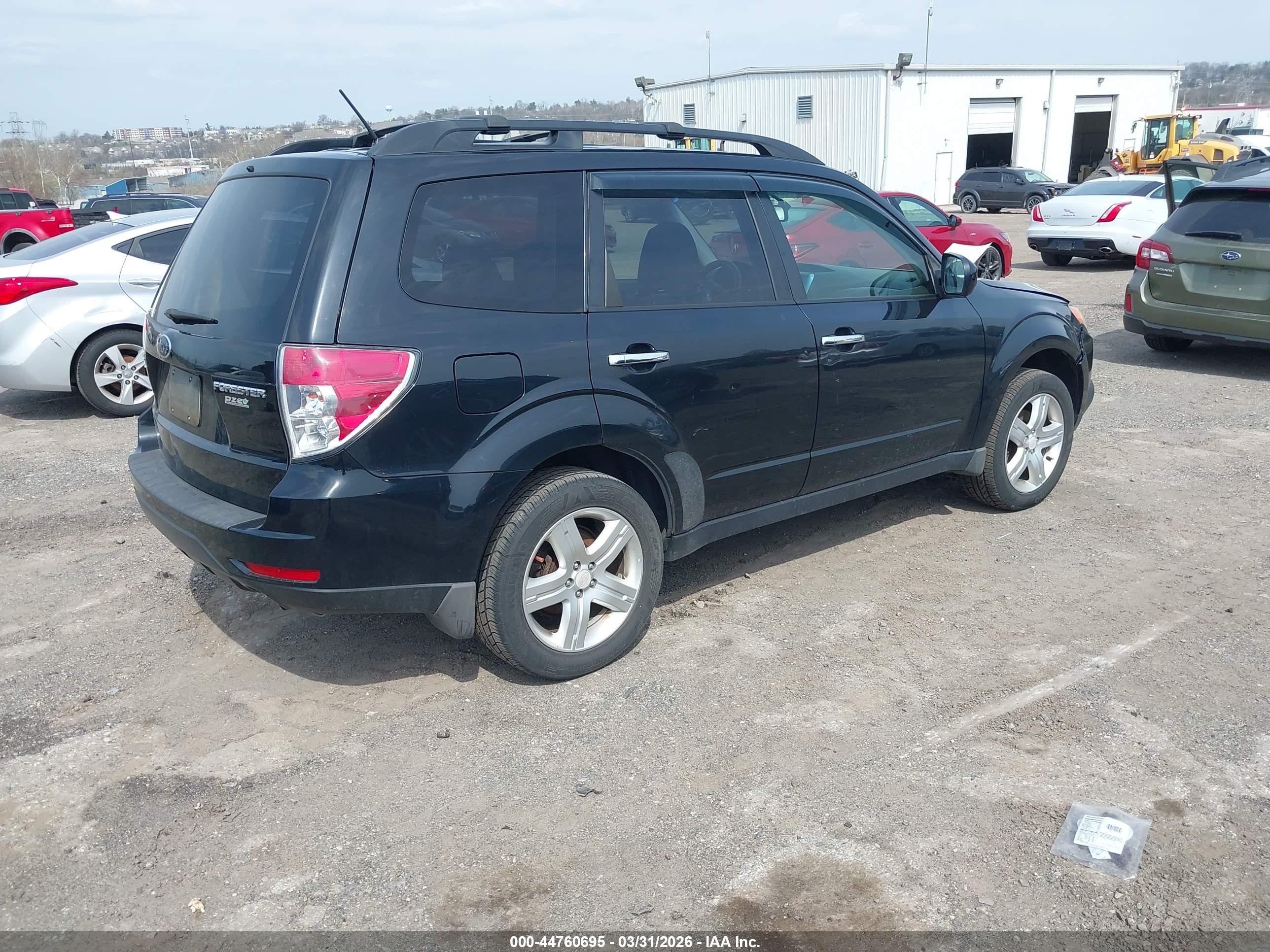SUBARU FORESTER image 4