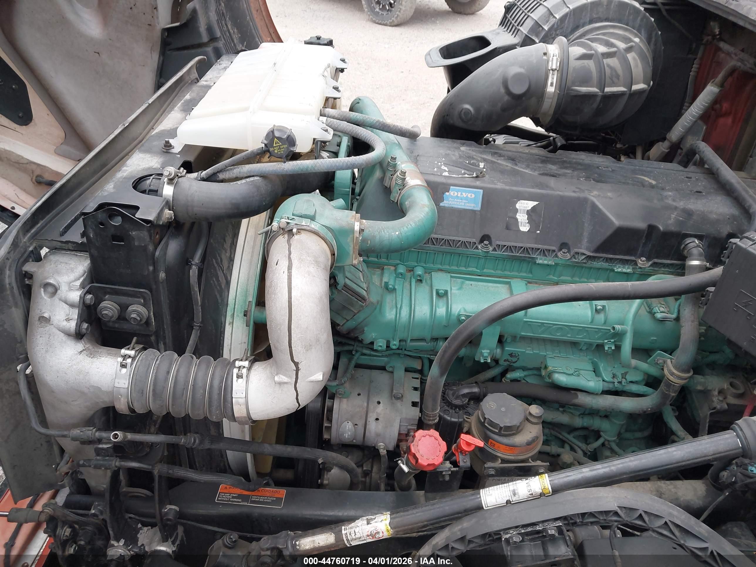 VOLVO VNL image 10