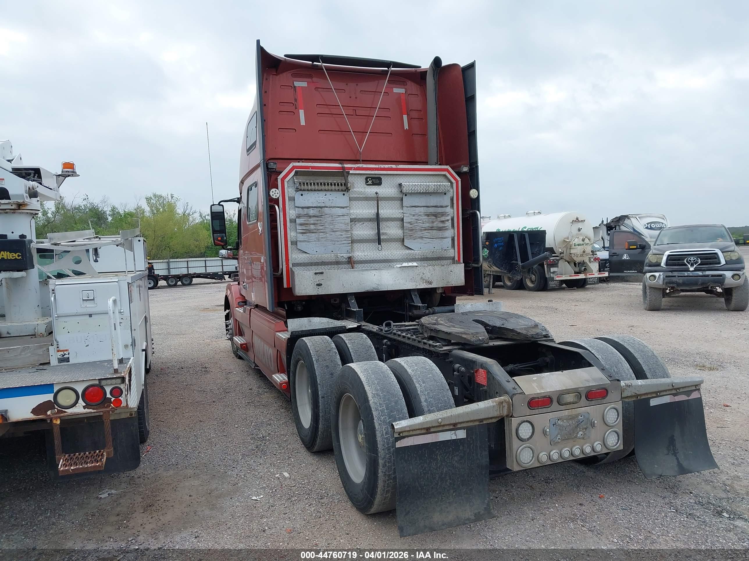 VOLVO VNL image 3