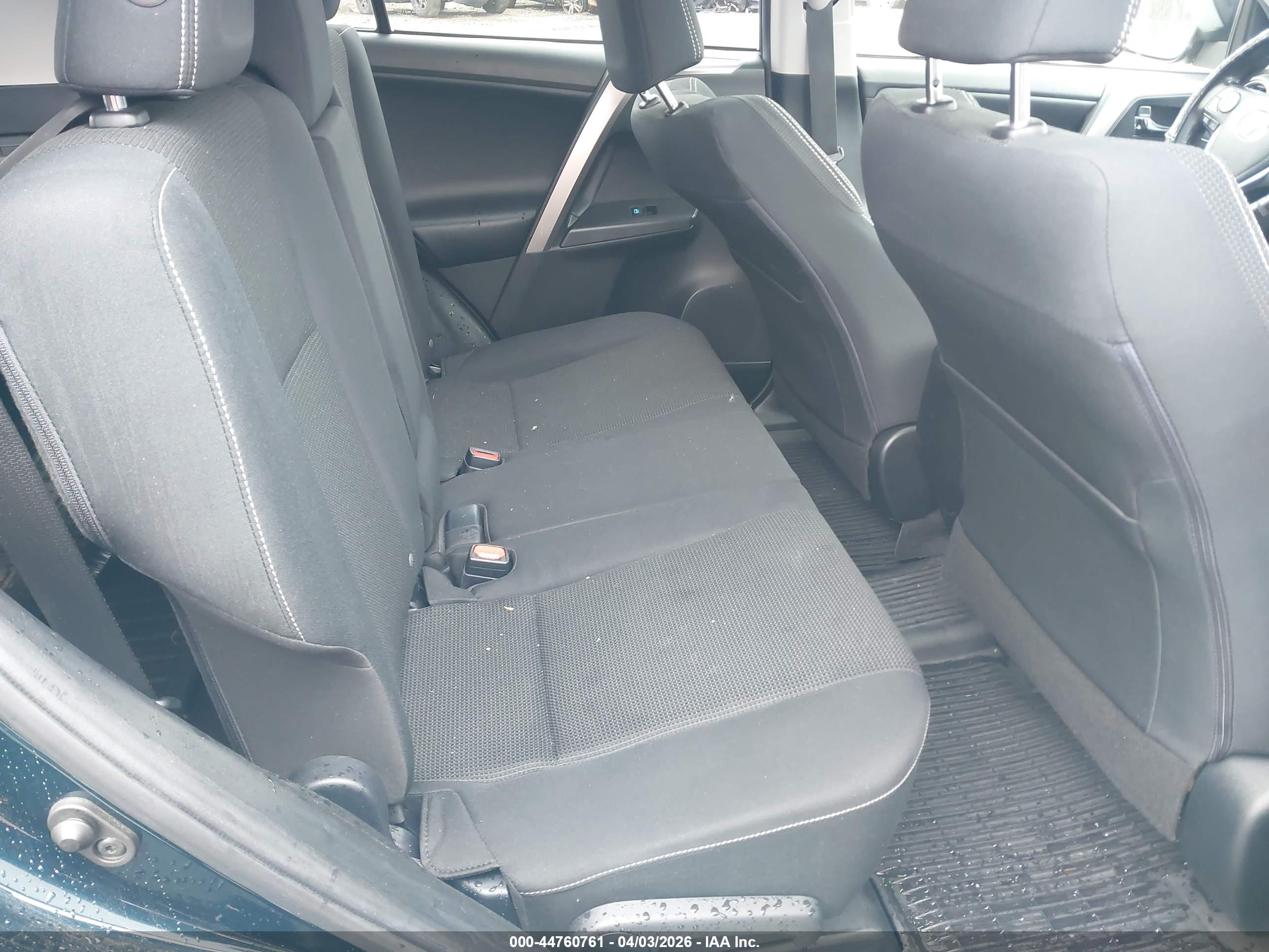 TOYOTA RAV4 image 8