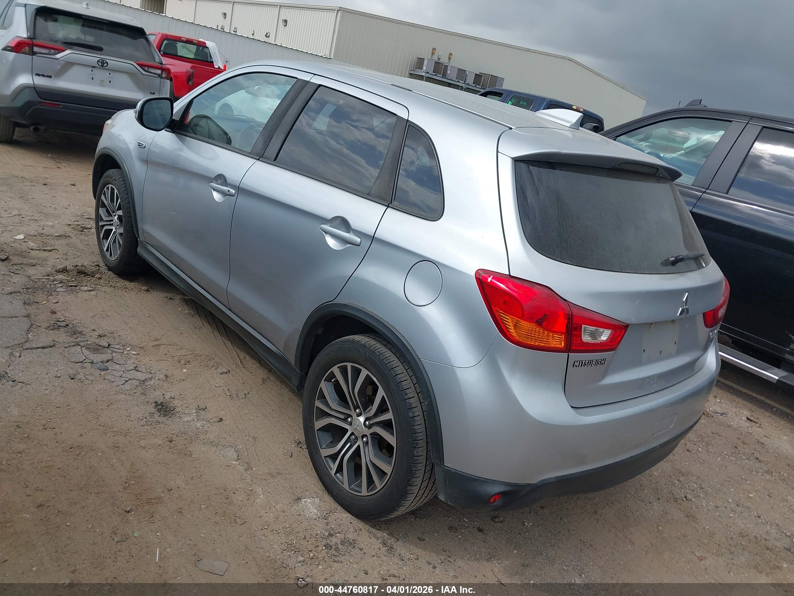 MITSUBISHI OUTLANDER image 3