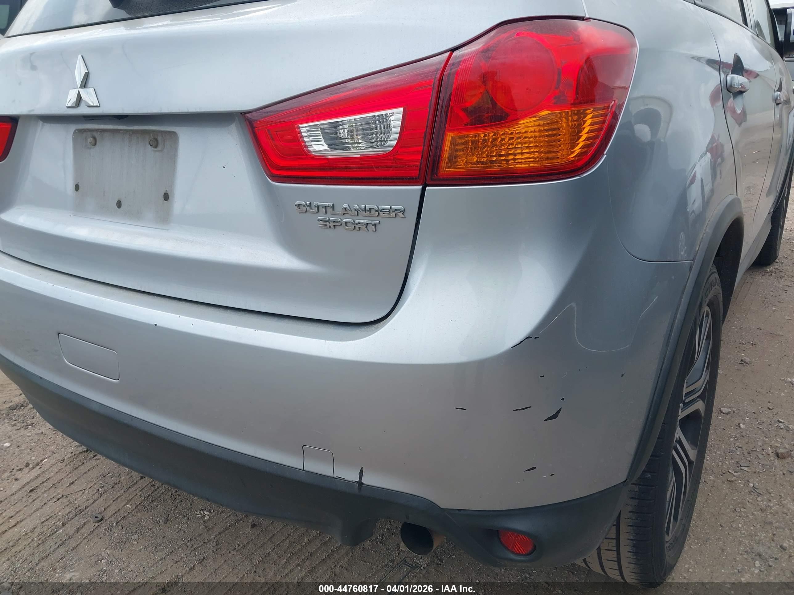 MITSUBISHI OUTLANDER image 6