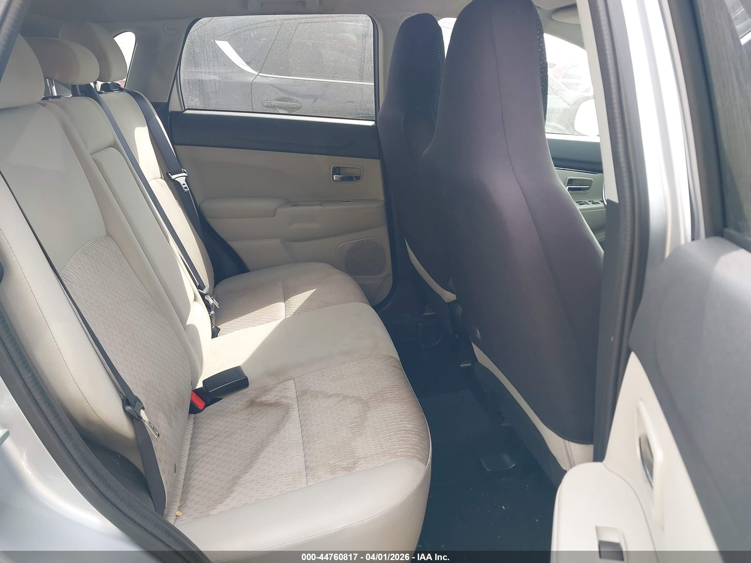 MITSUBISHI OUTLANDER image 8