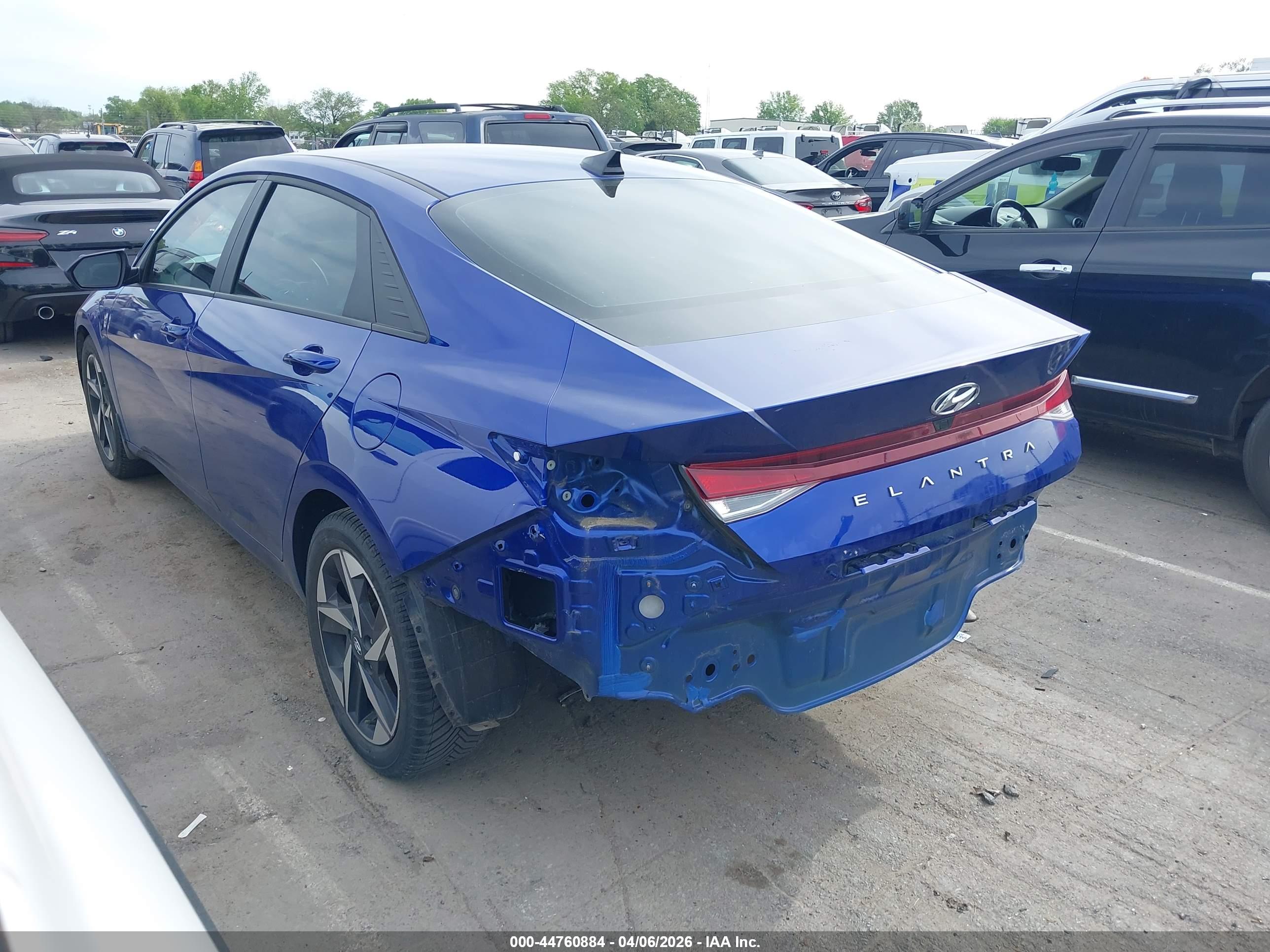 HYUNDAI ELANTRA image 3