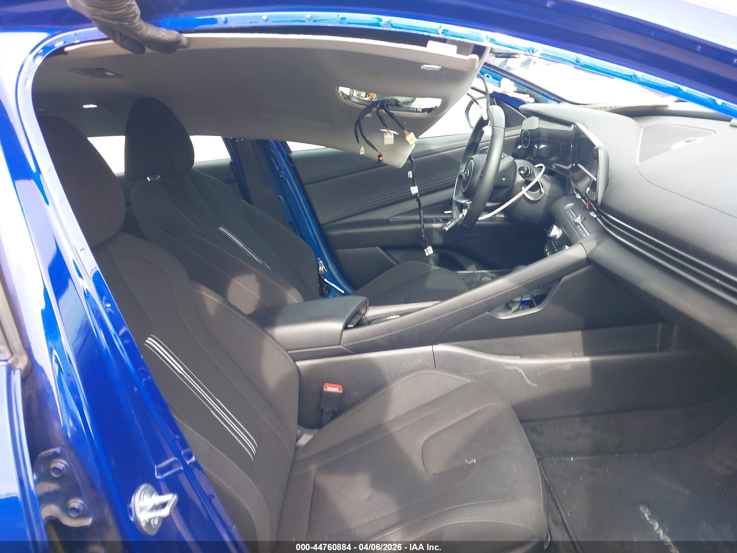 HYUNDAI ELANTRA image 5