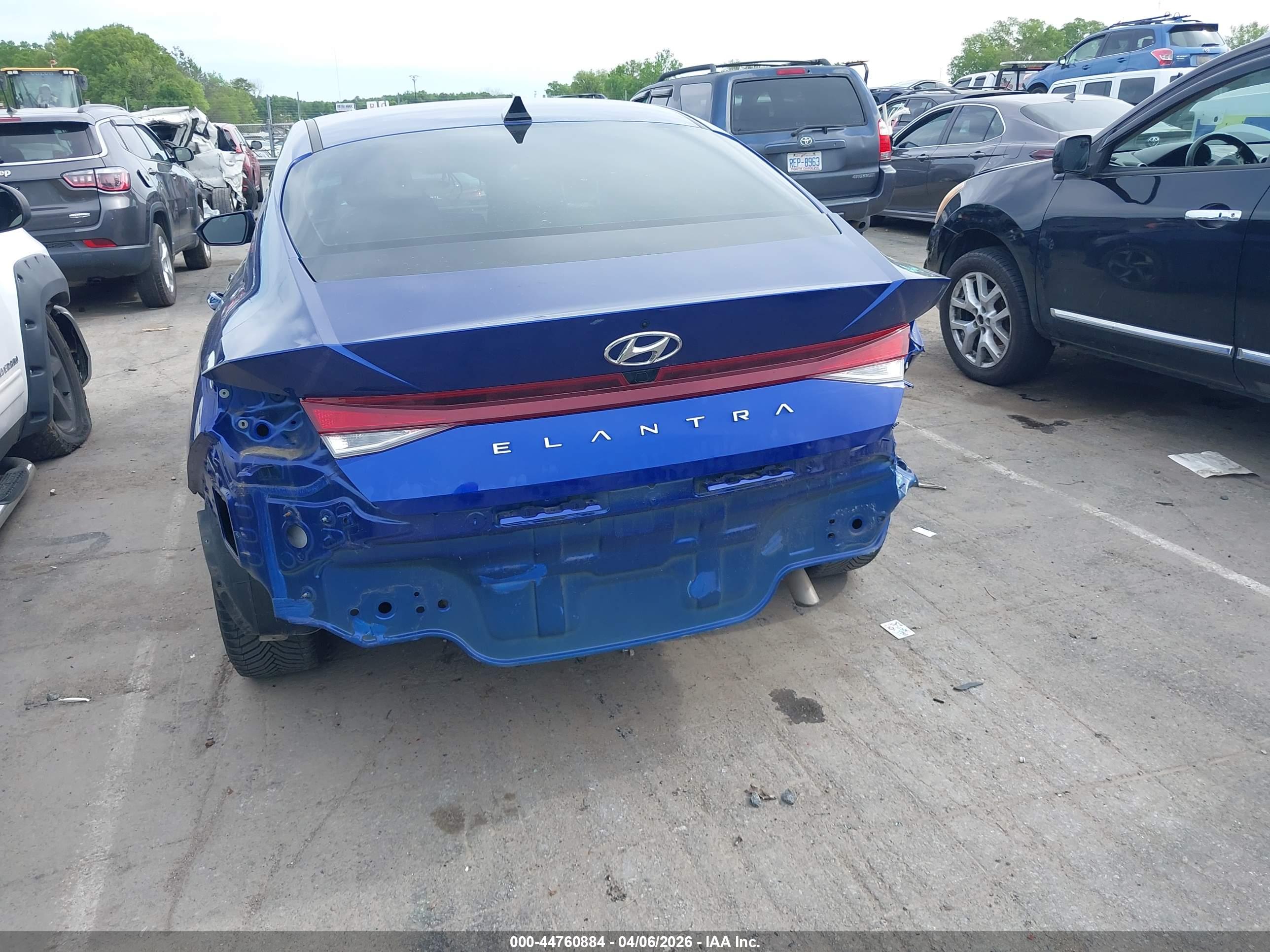 HYUNDAI ELANTRA image 6