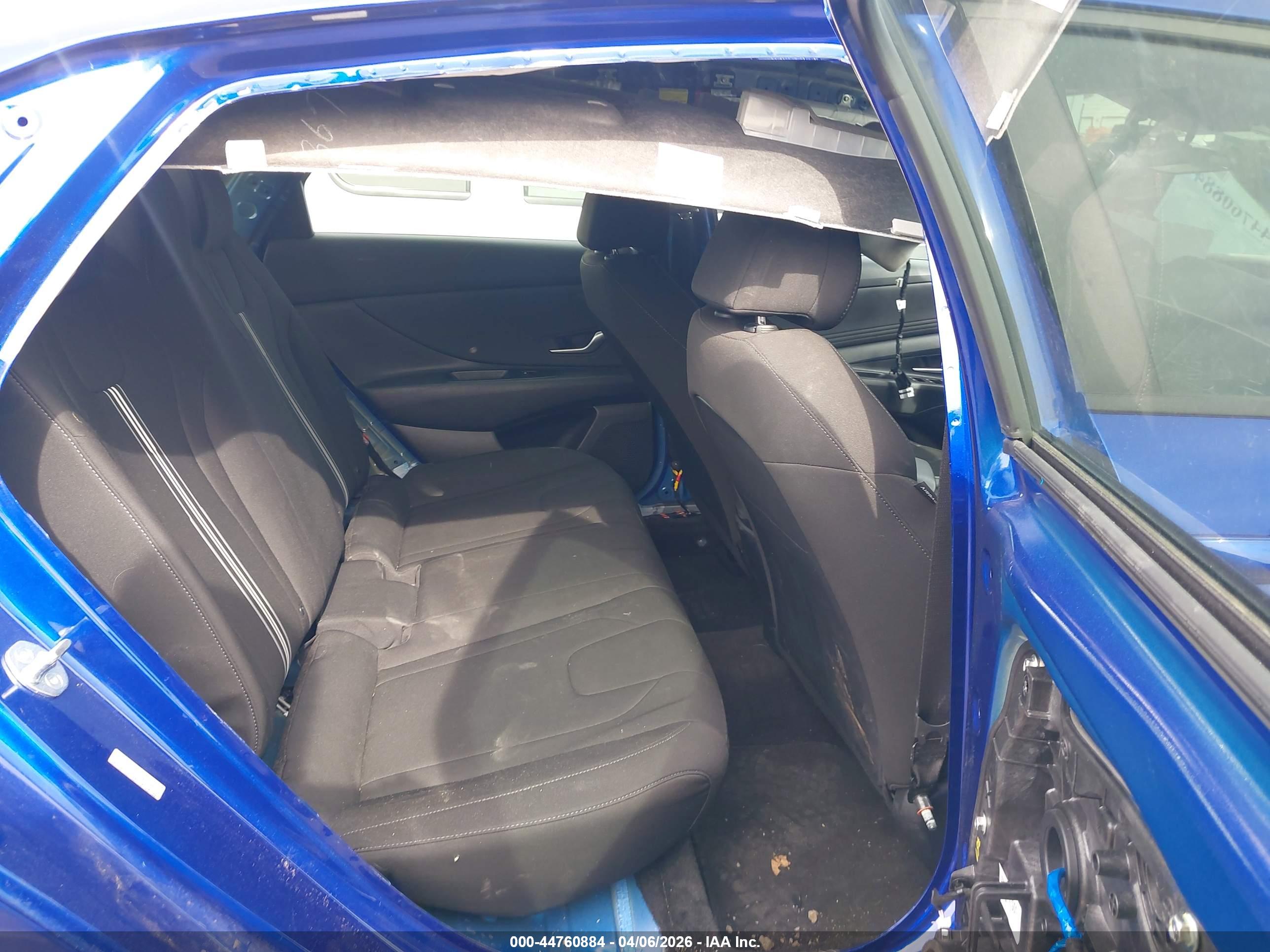 HYUNDAI ELANTRA image 8