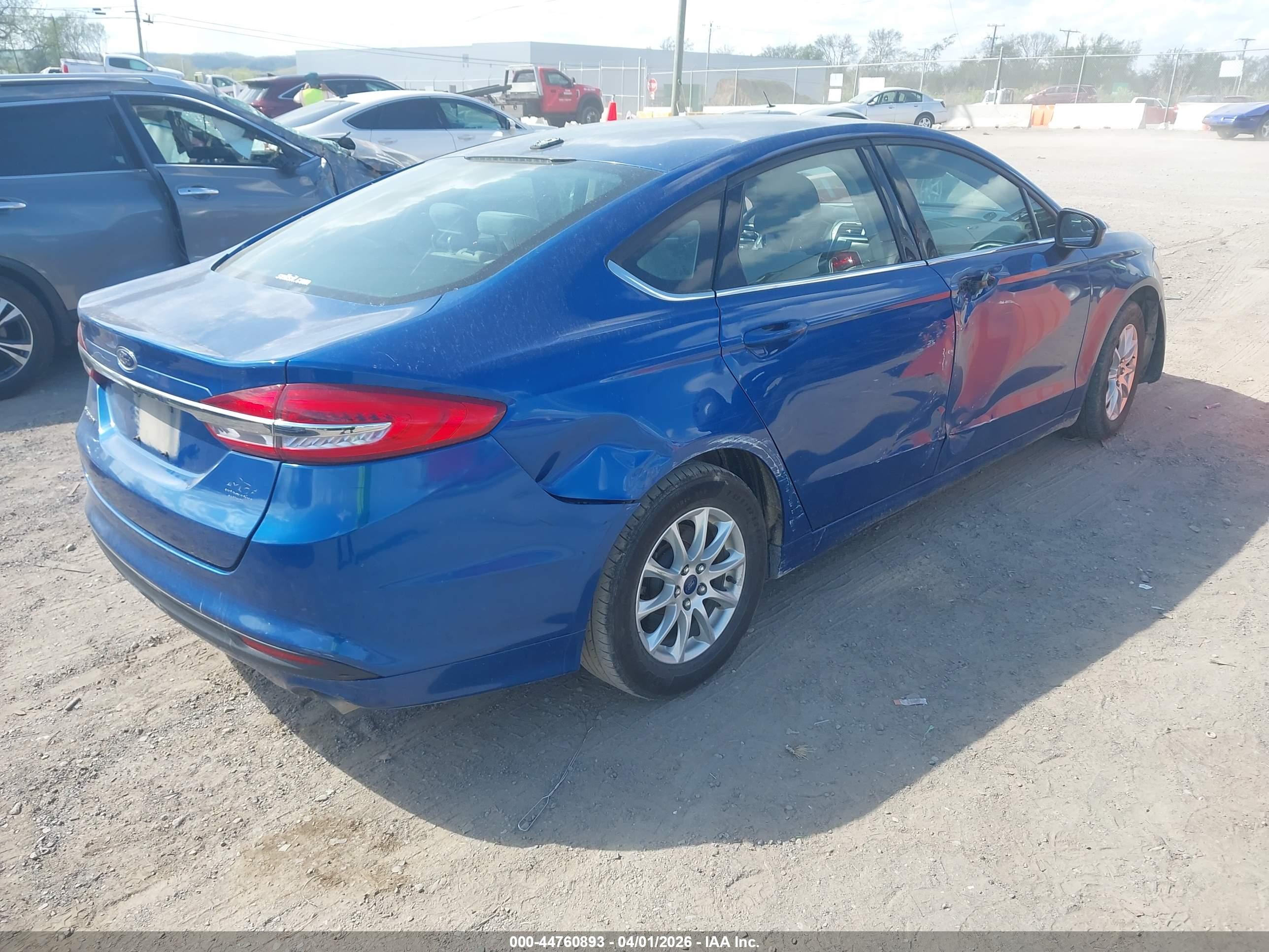 FORD FUSION image 4