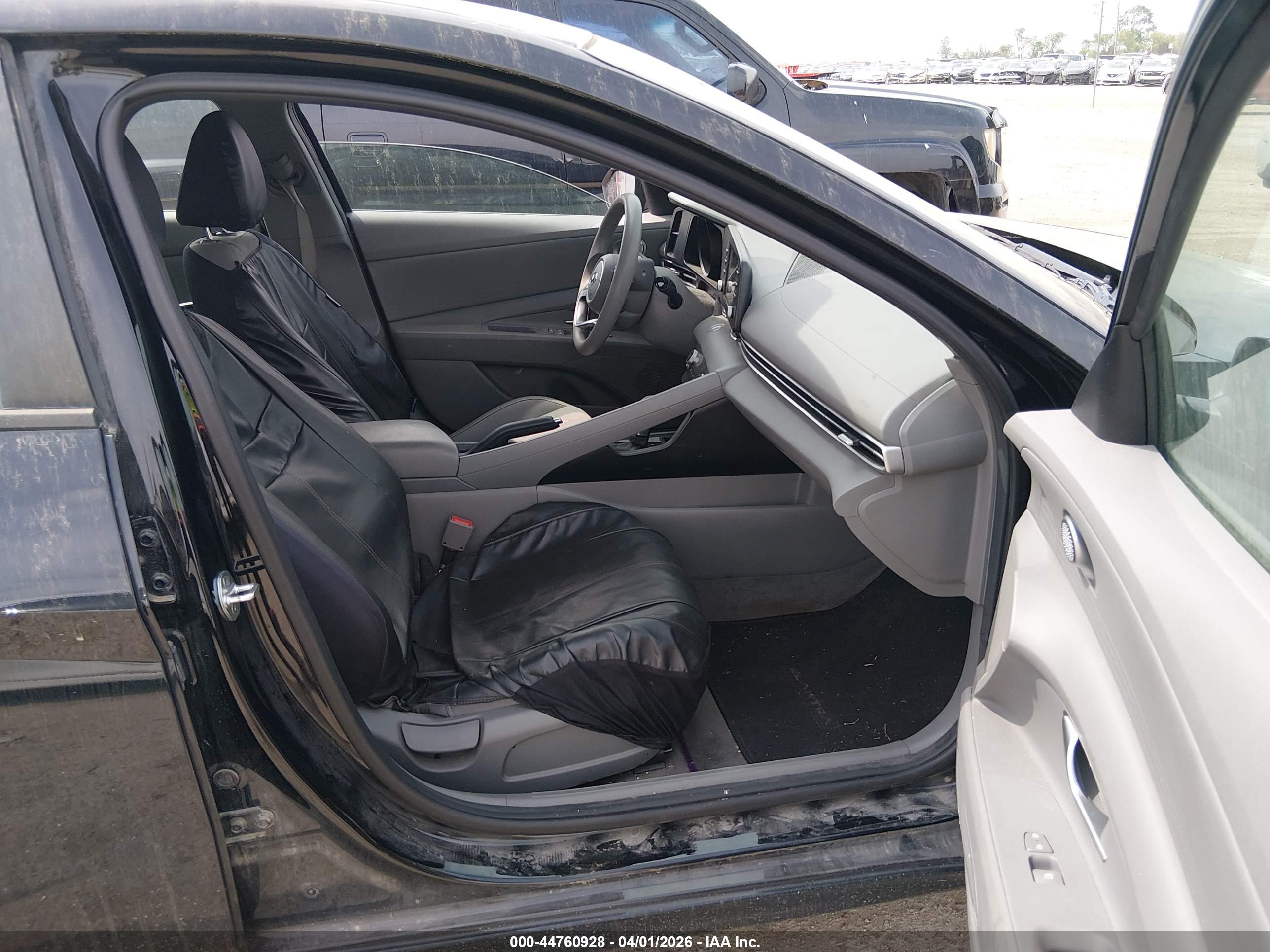 HYUNDAI ELANTRA image 5