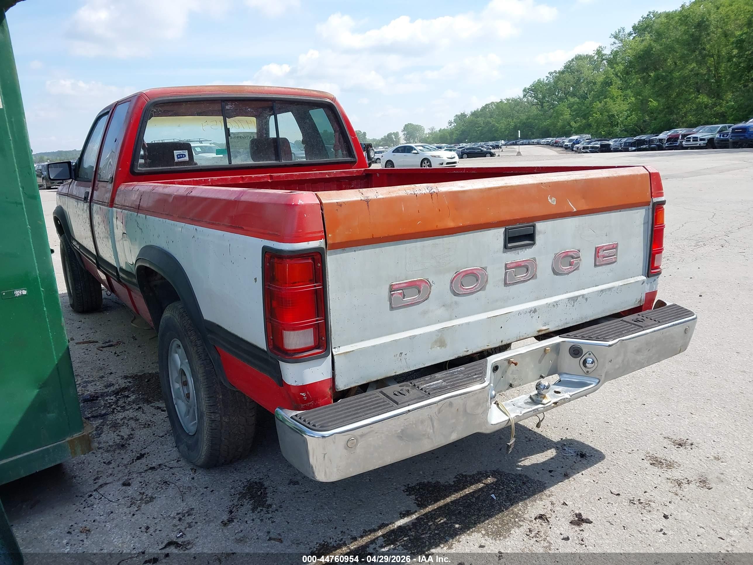 DODGE DAKOTA image 3