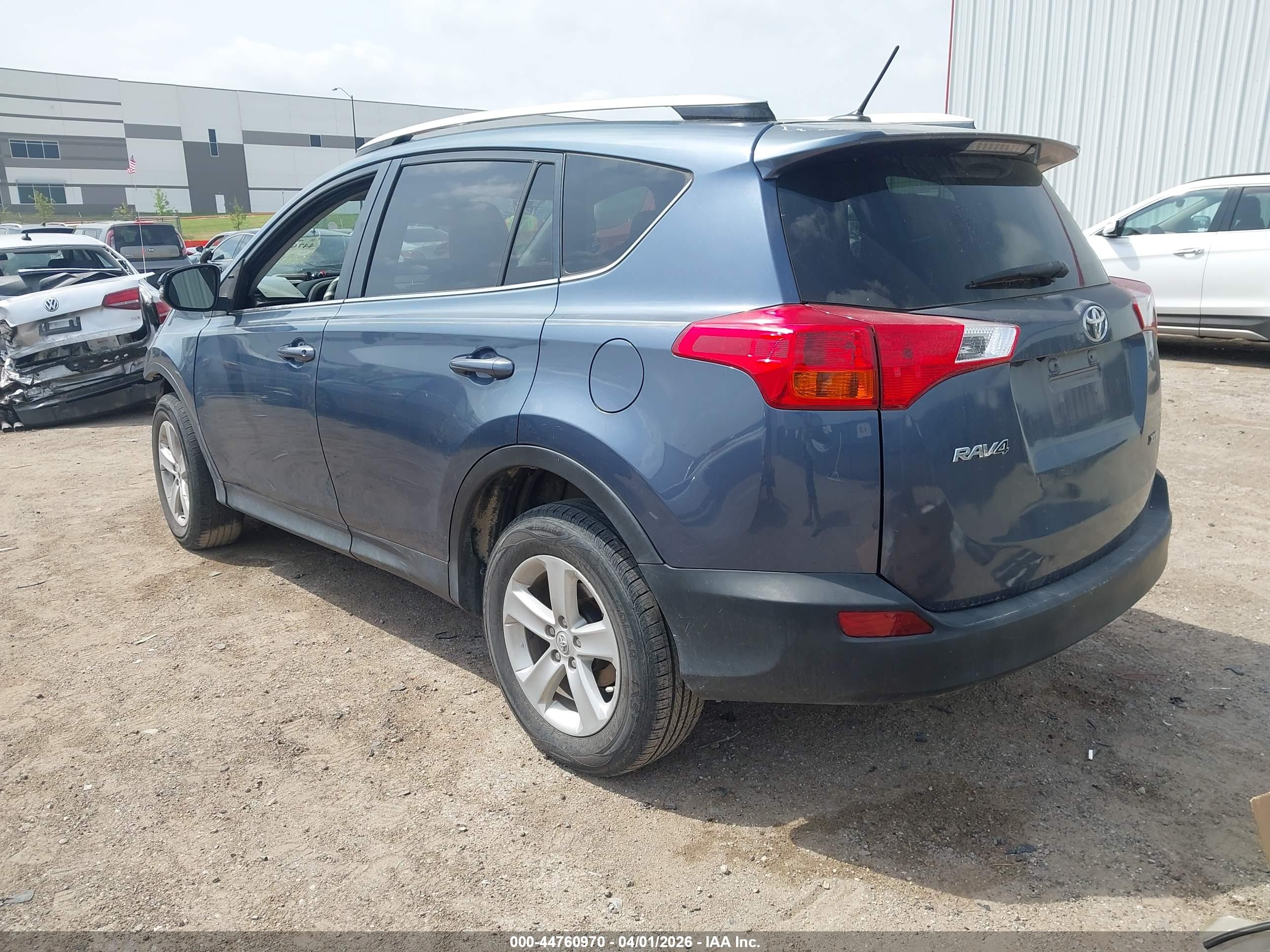 TOYOTA RAV4 image 3