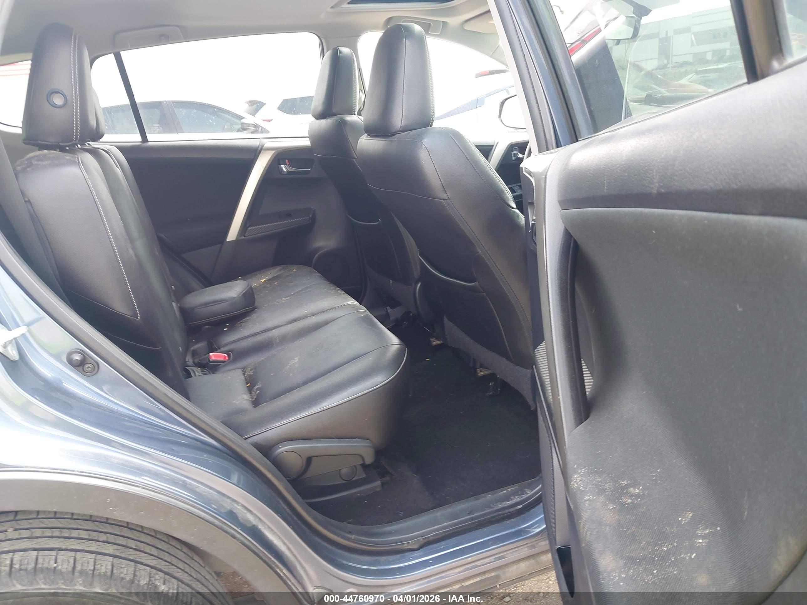 TOYOTA RAV4 image 8