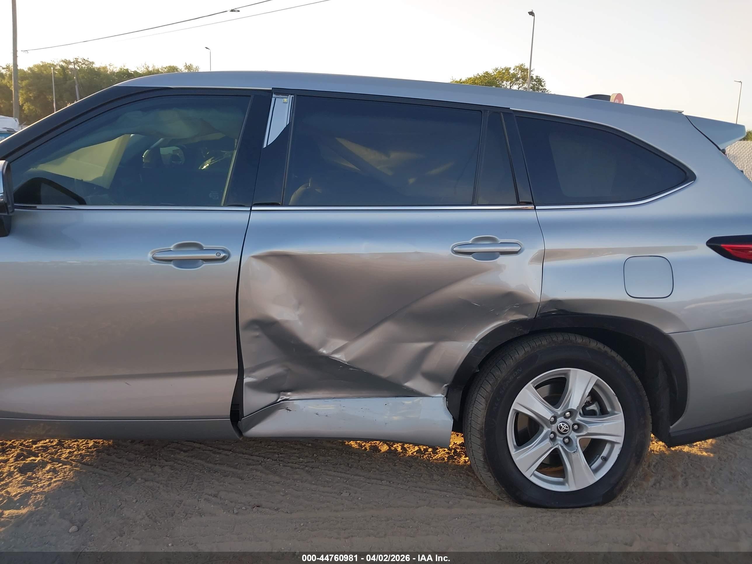 TOYOTA HIGHLANDER image 6