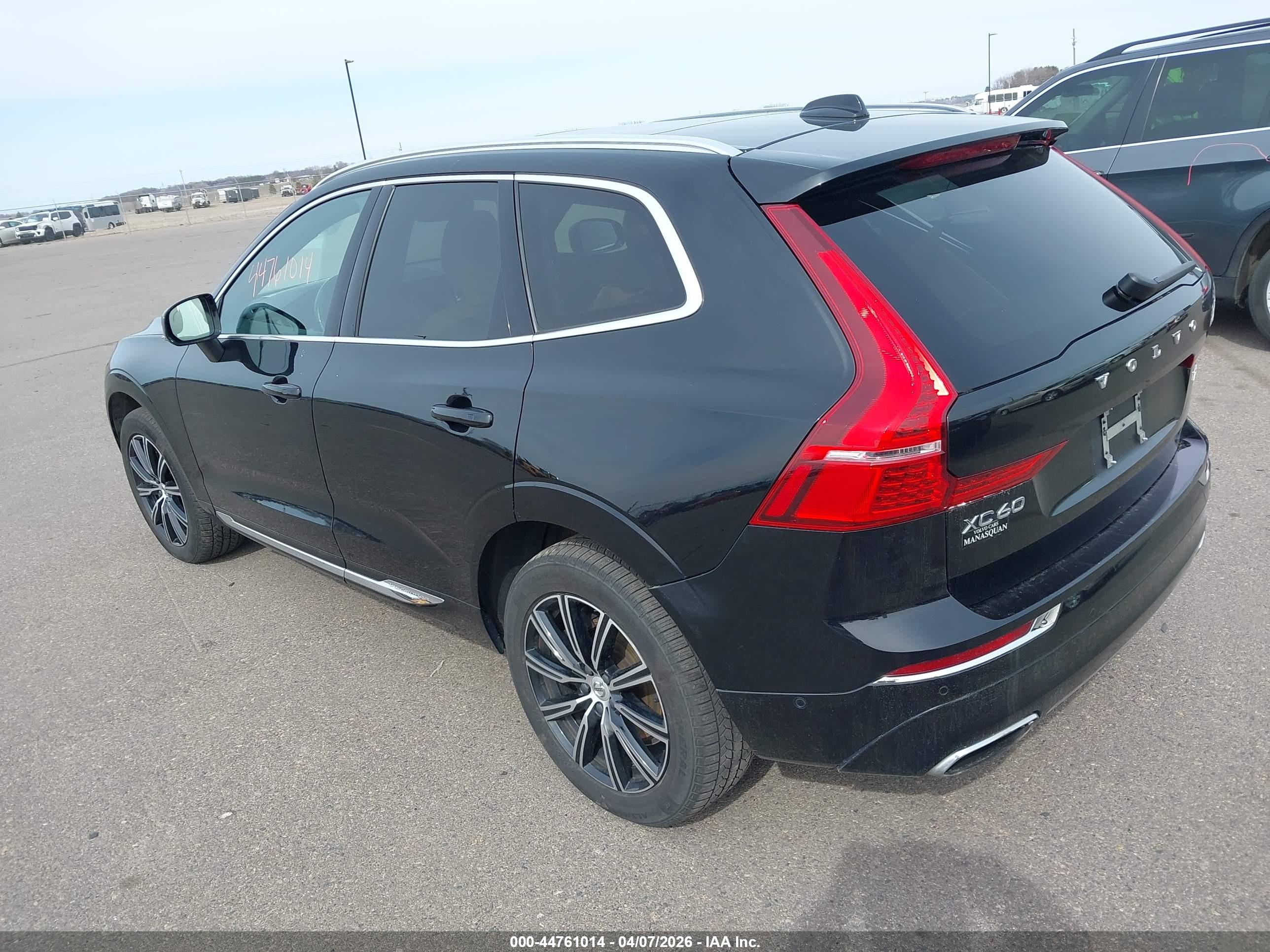 VOLVO XC60 image 3