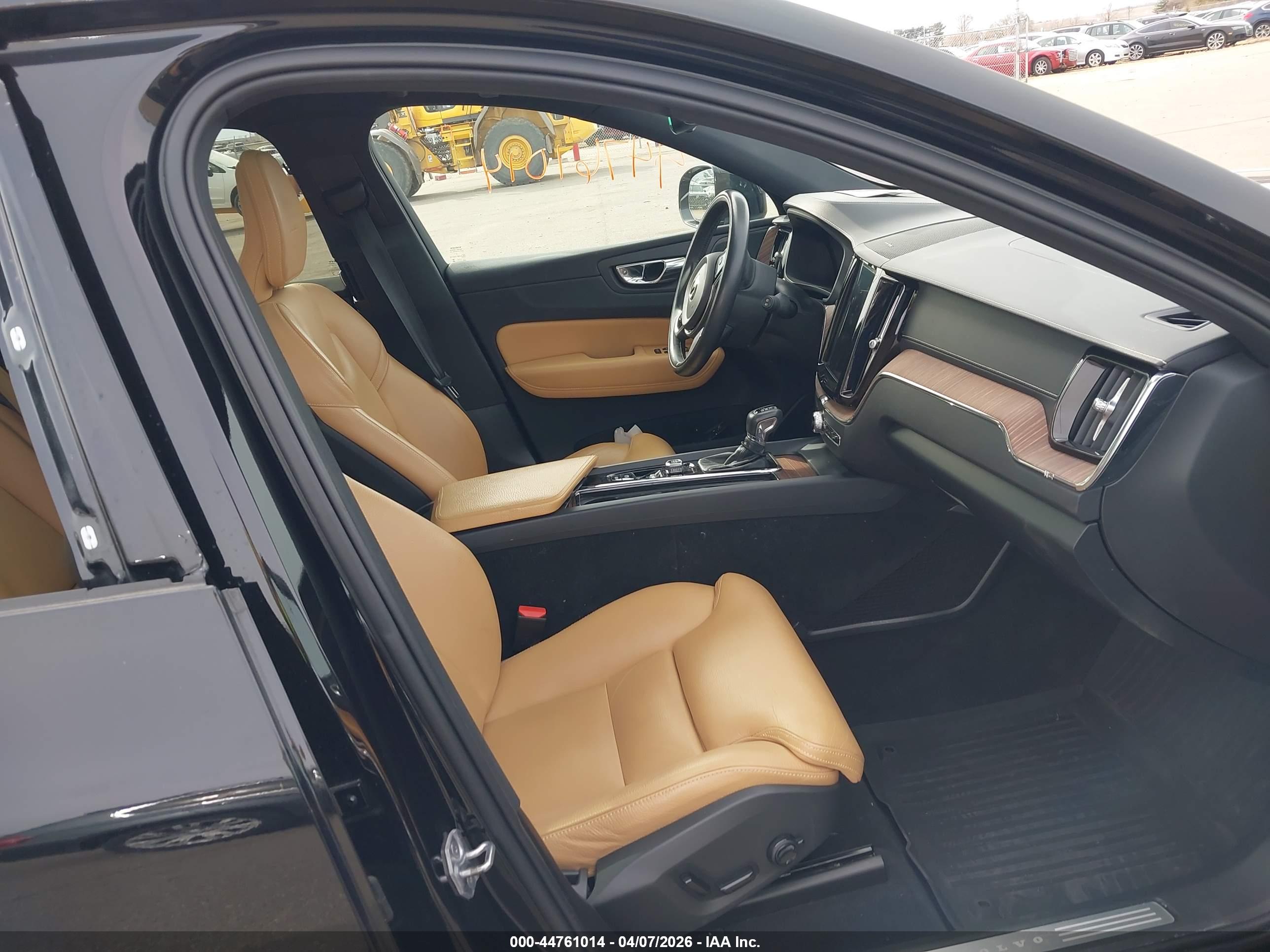 VOLVO XC60 image 5