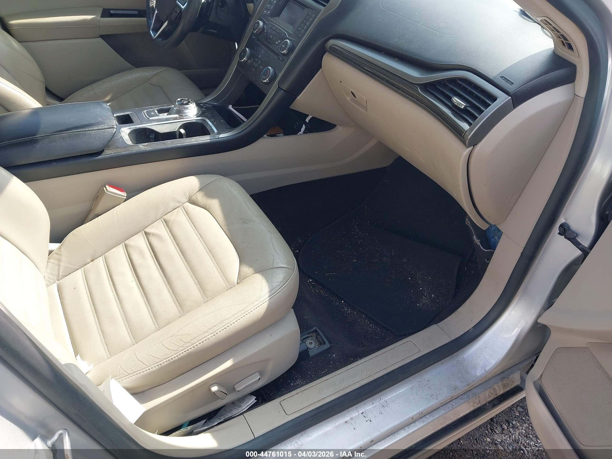 FORD FUSION image 5