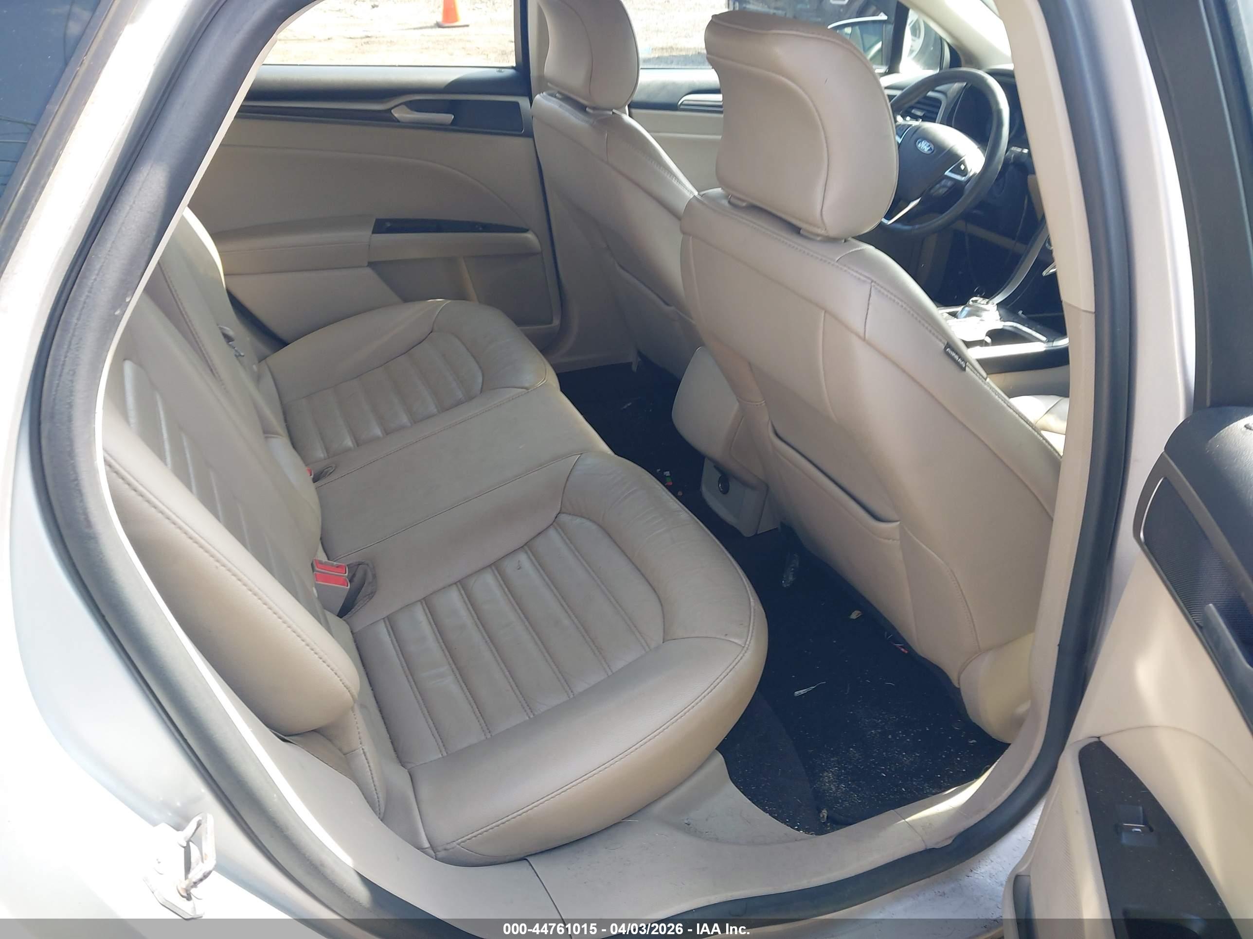FORD FUSION image 8
