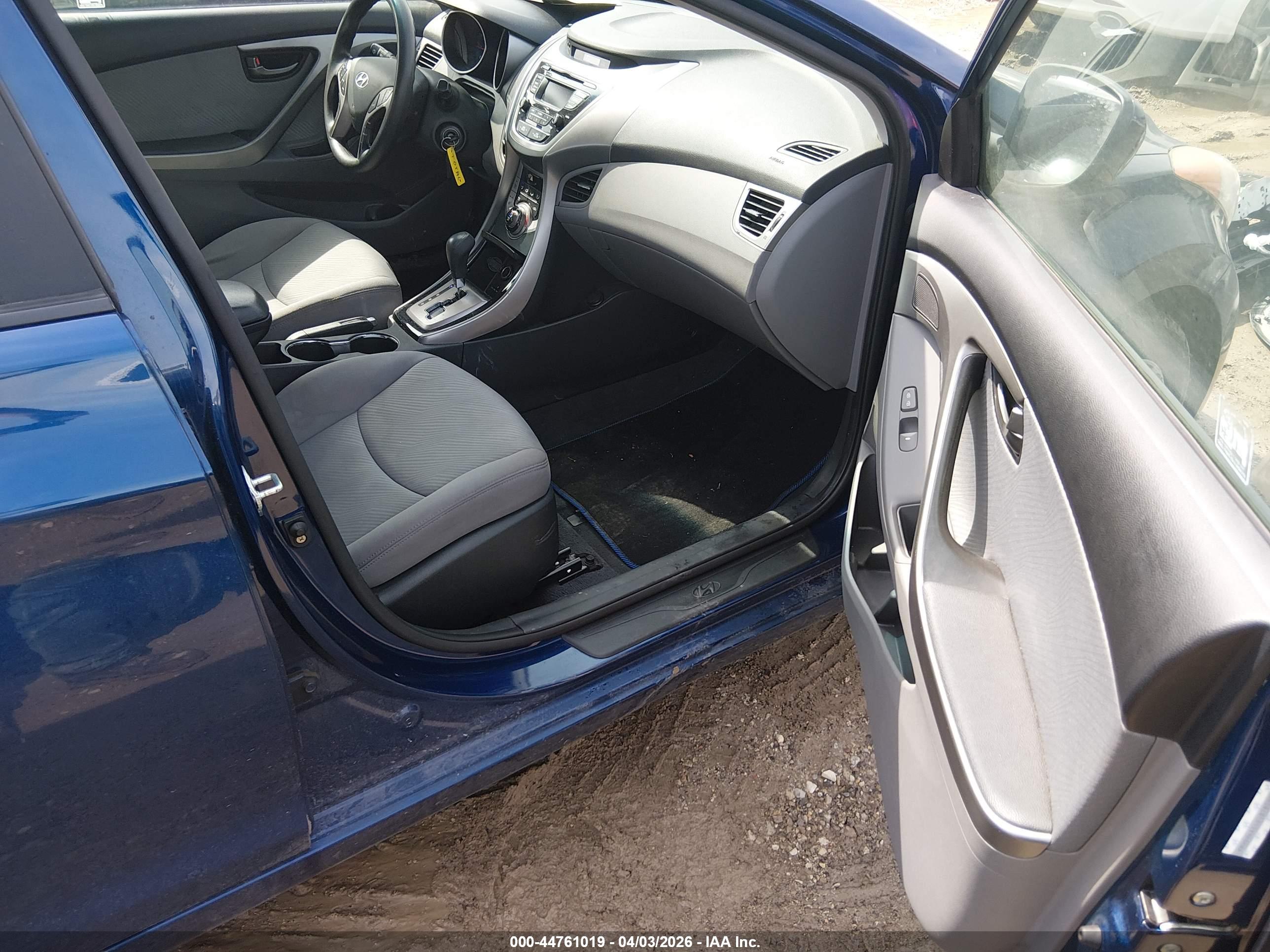 HYUNDAI ELANTRA image 5