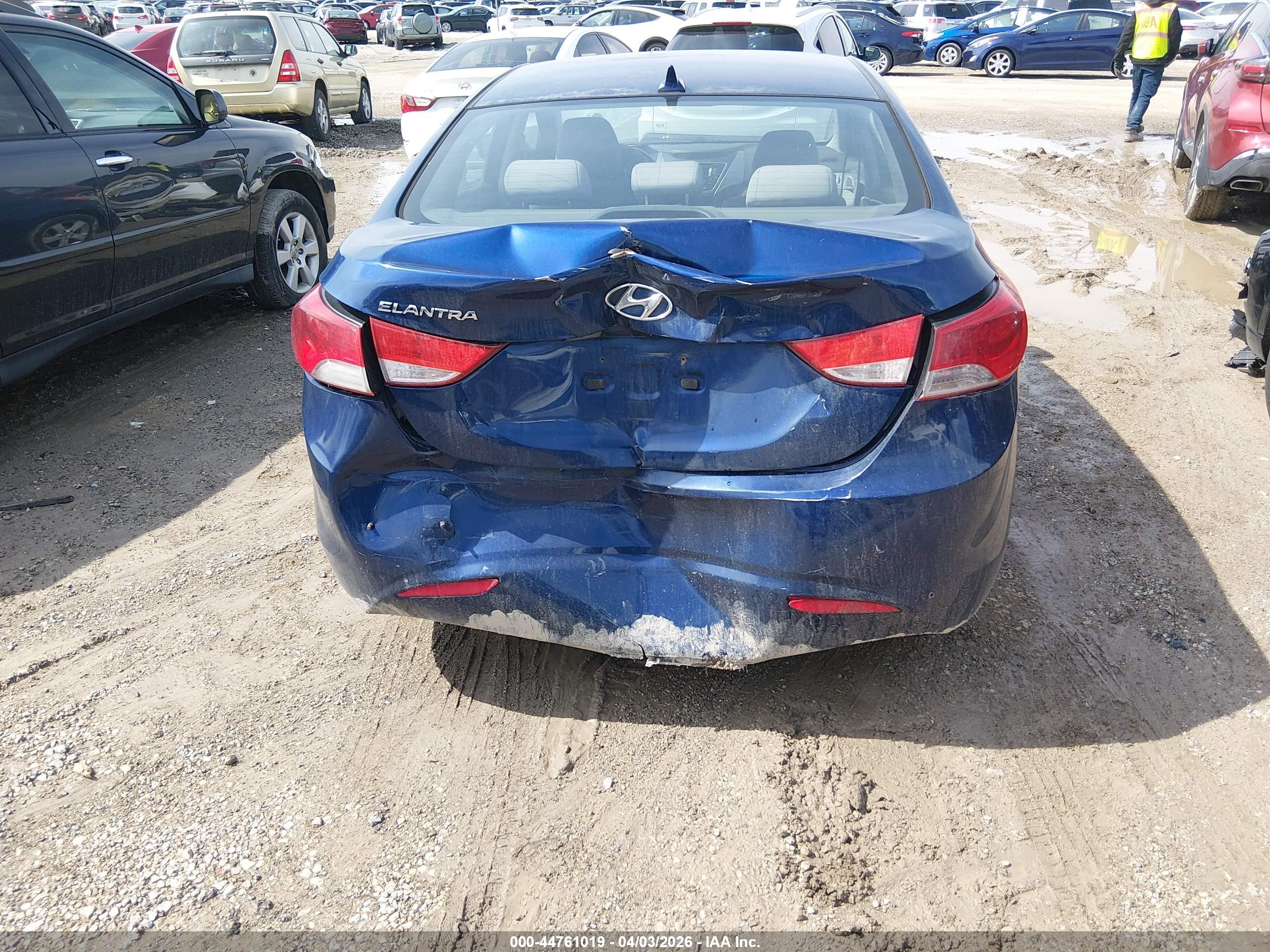 HYUNDAI ELANTRA image 6
