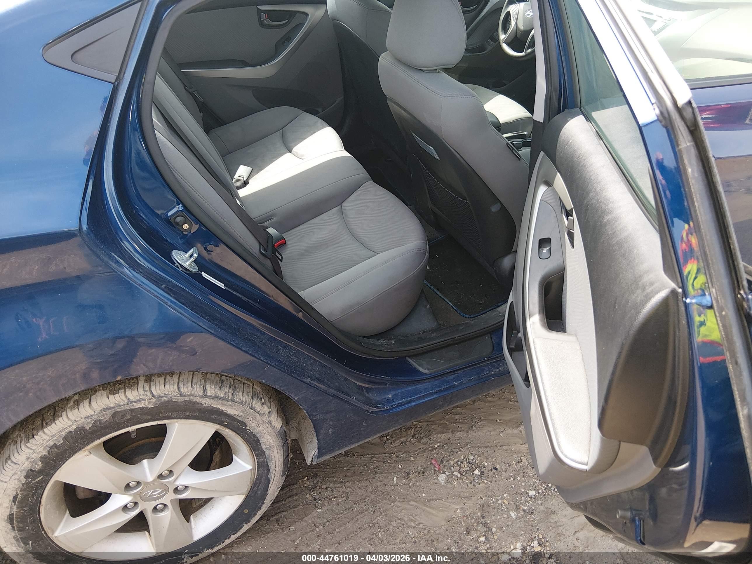 HYUNDAI ELANTRA image 8