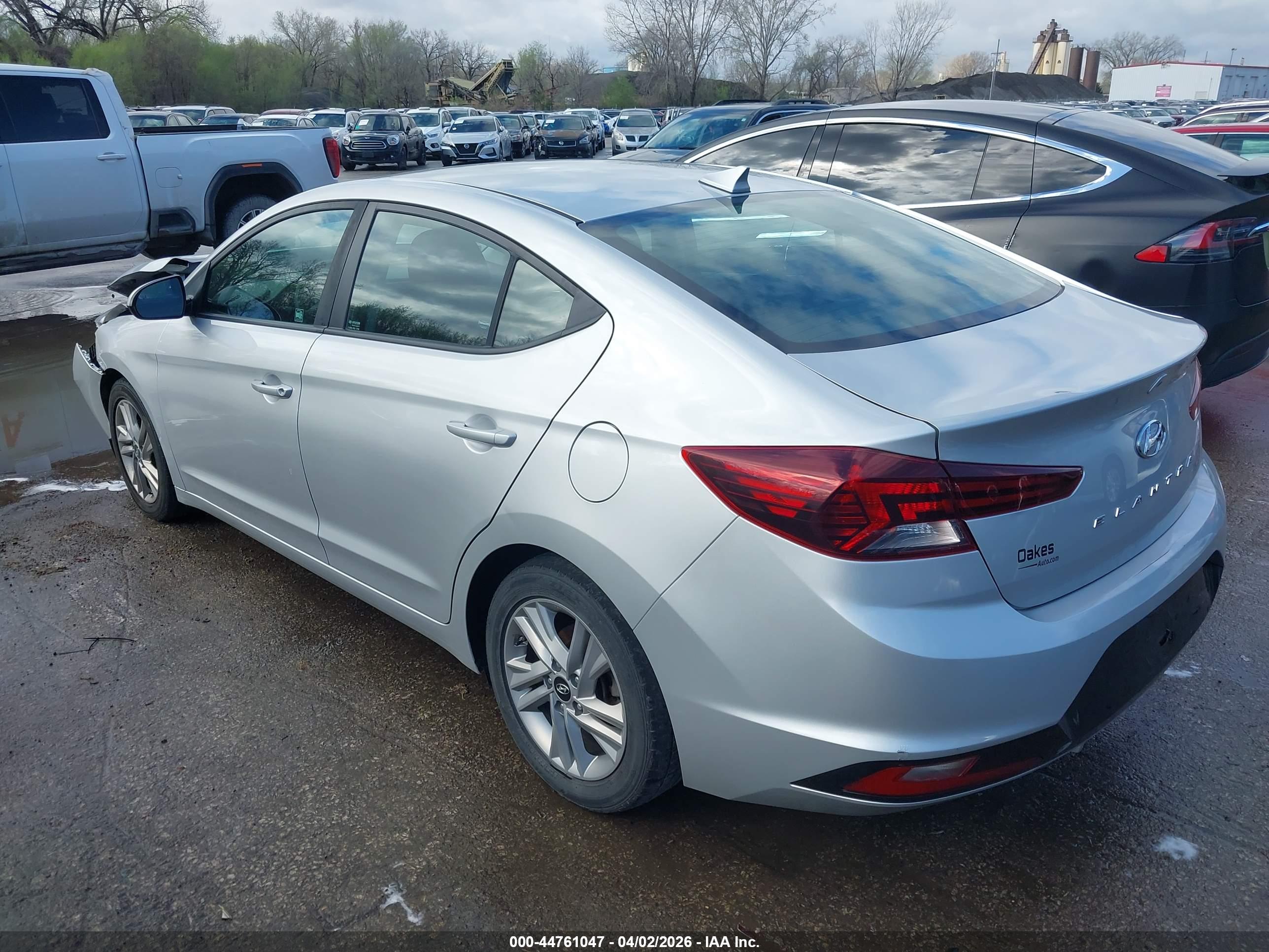 HYUNDAI ELANTRA image 3