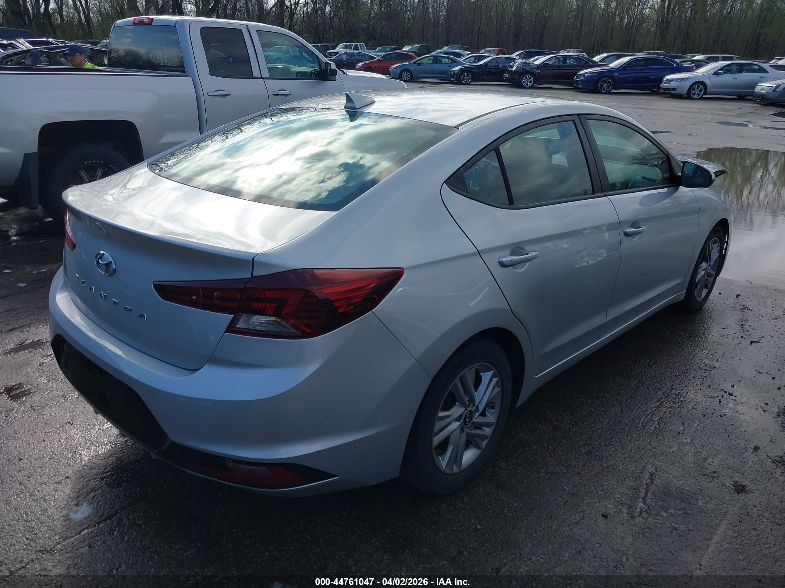 HYUNDAI ELANTRA image 4