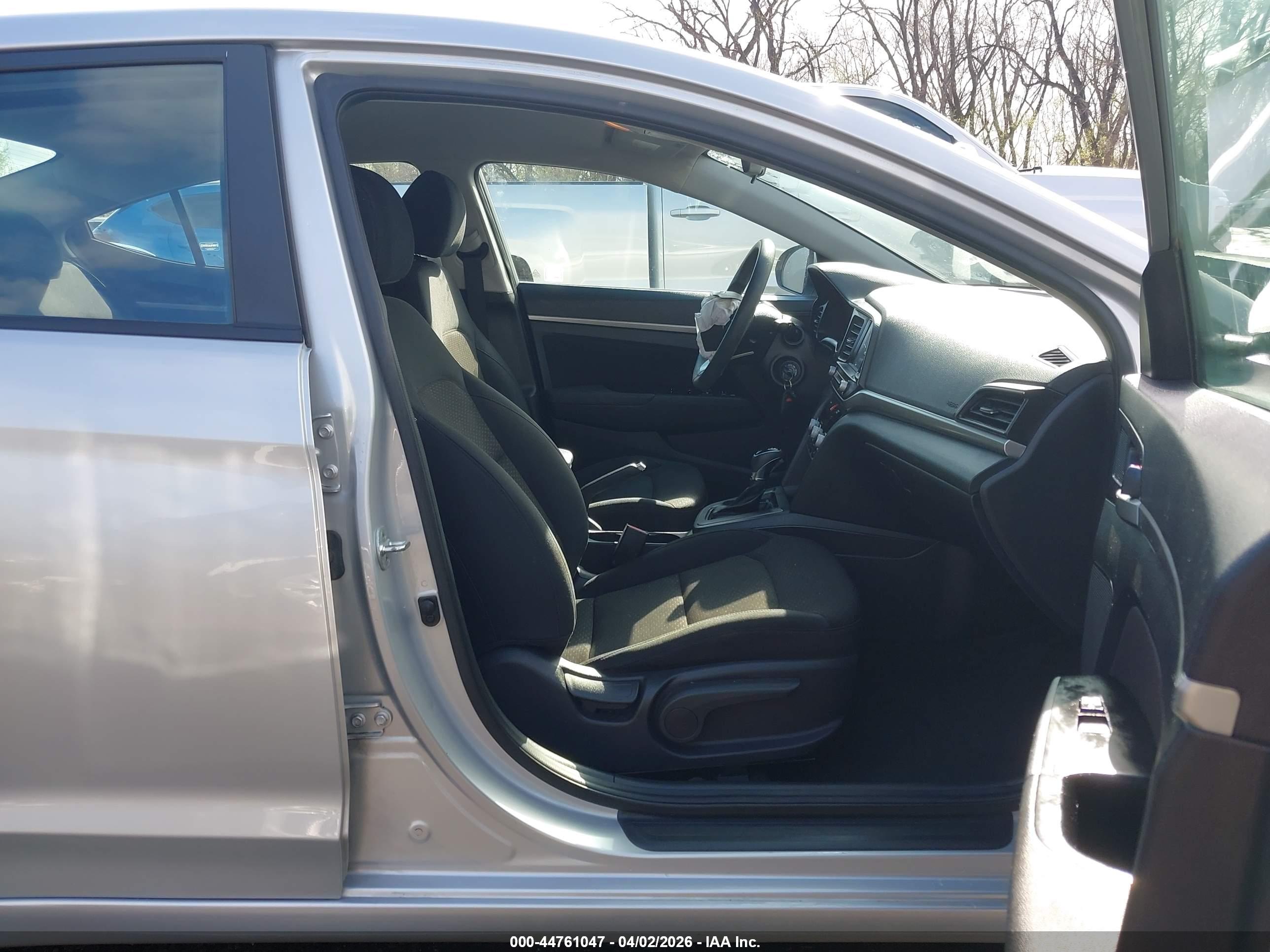 HYUNDAI ELANTRA image 5