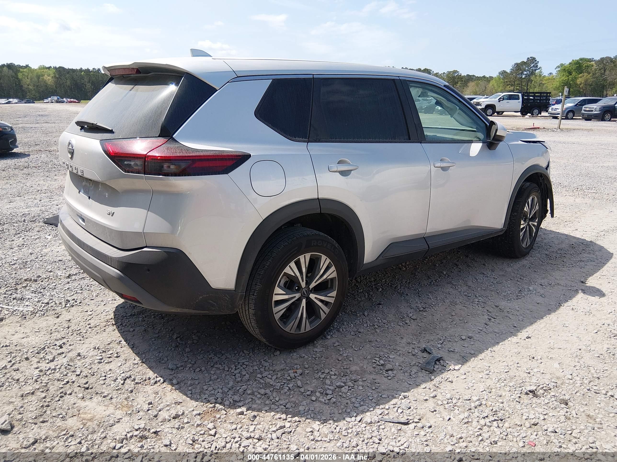 NISSAN ROGUE image 4