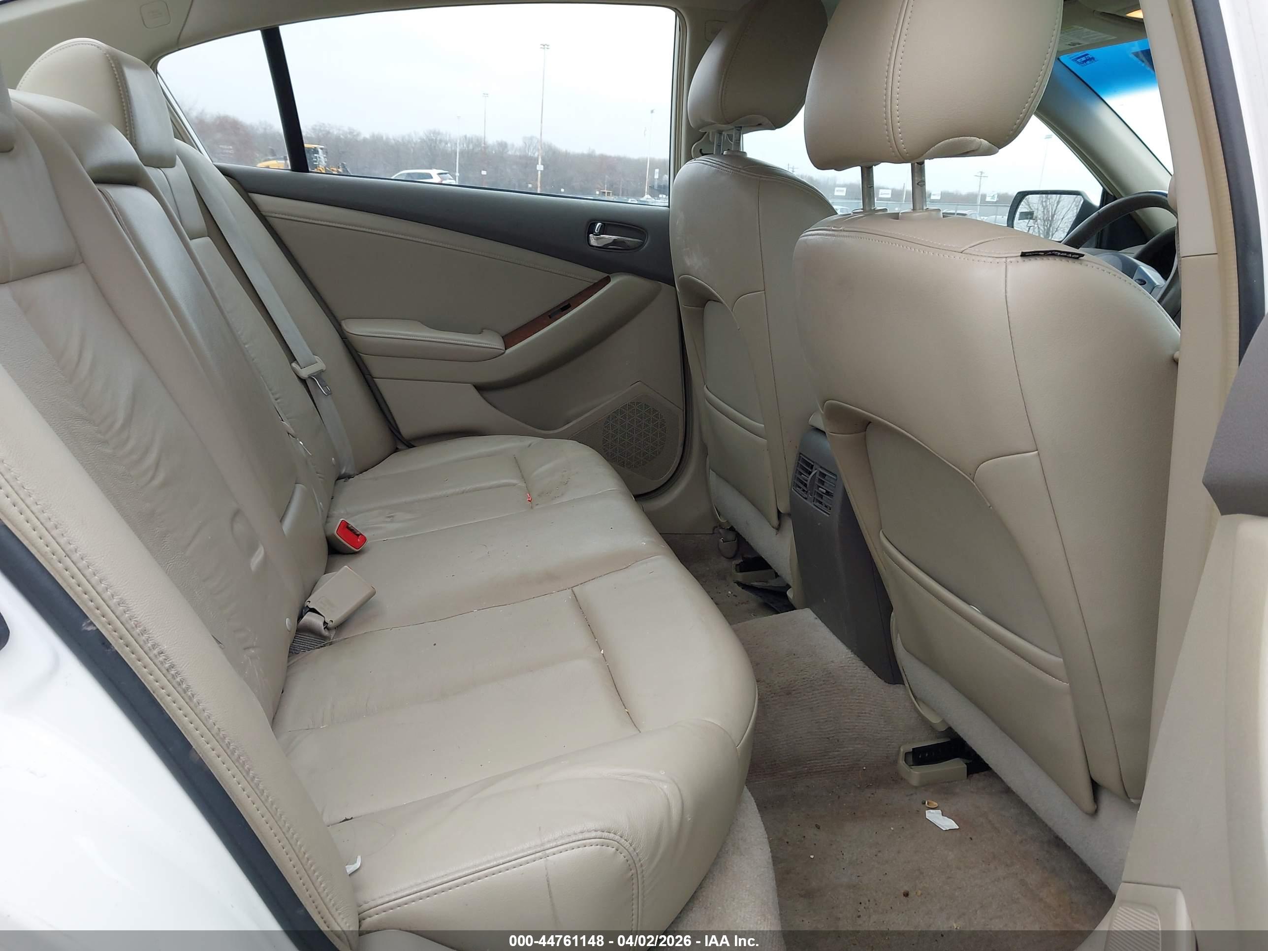 NISSAN ALTIMA image 8