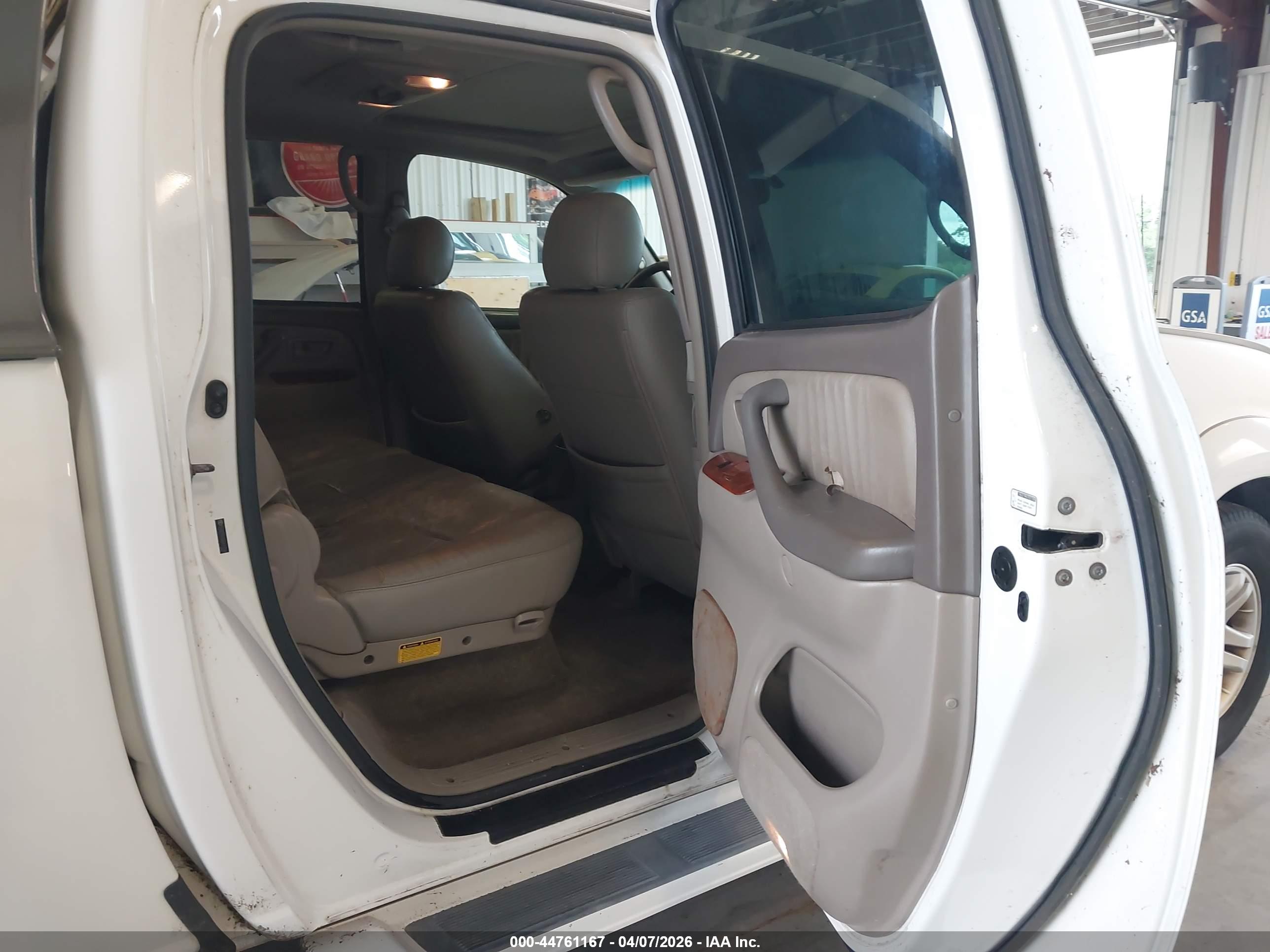 TOYOTA TUNDRA image 8