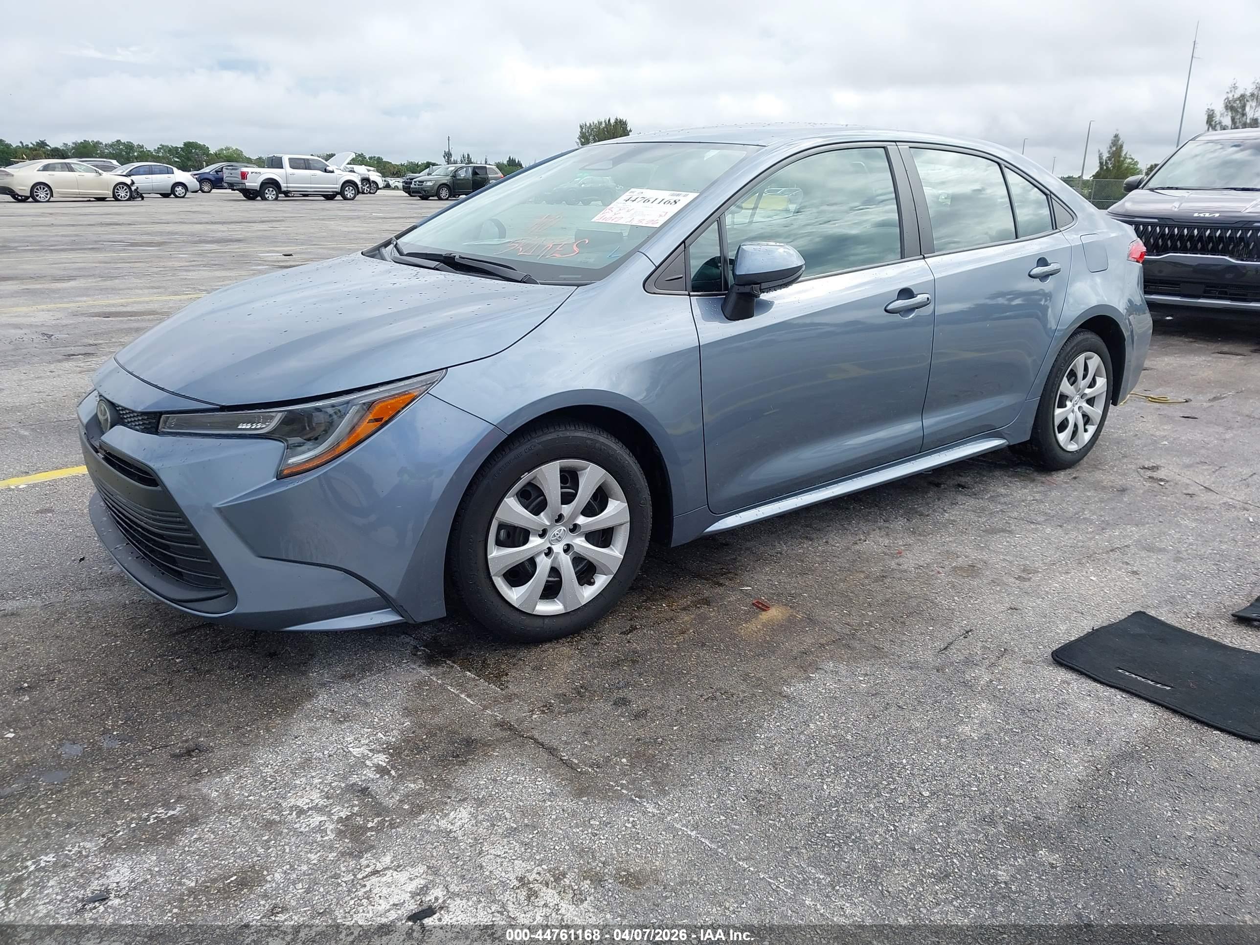 TOYOTA COROLLA image 2