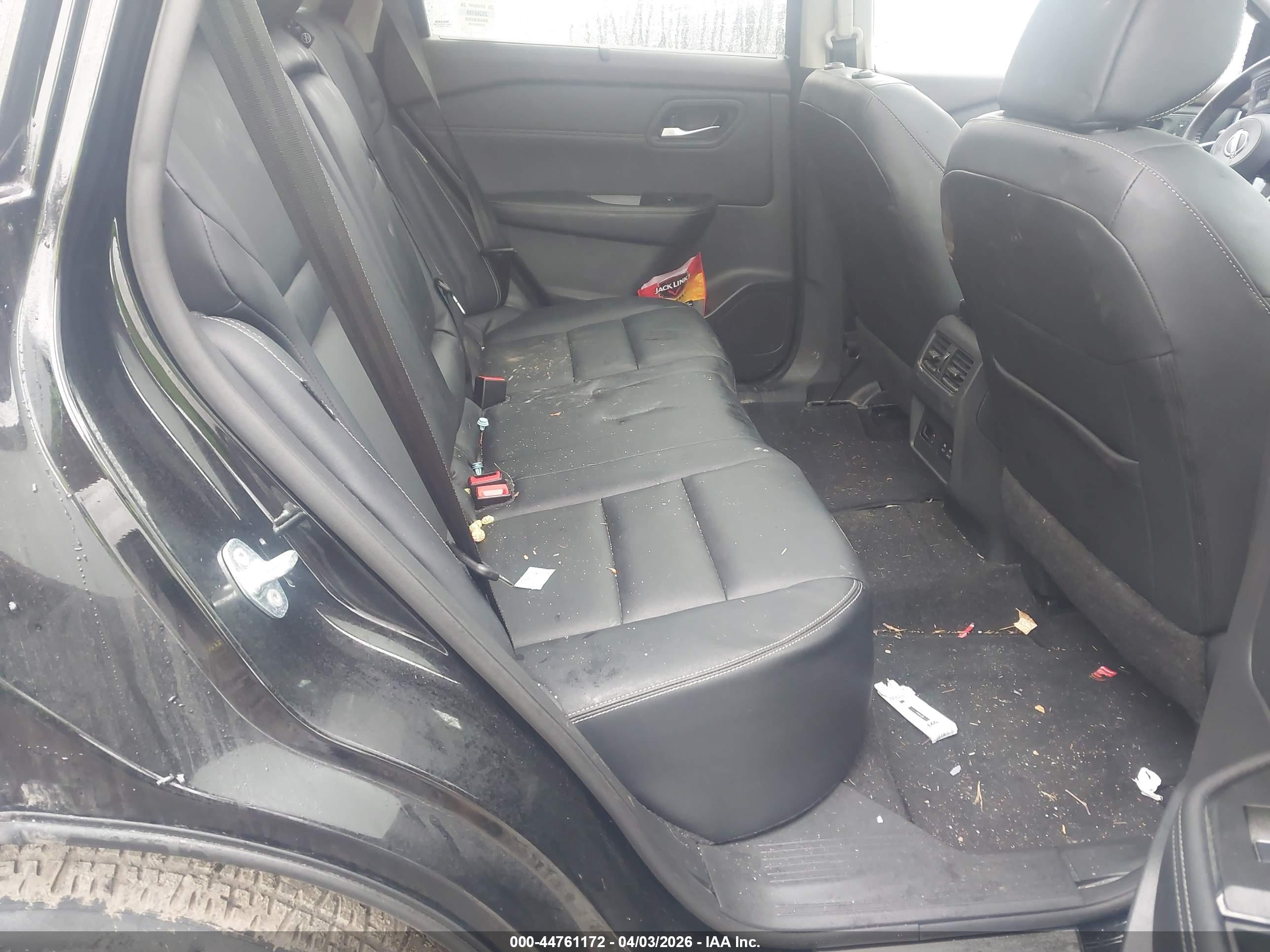NISSAN ROGUE image 8