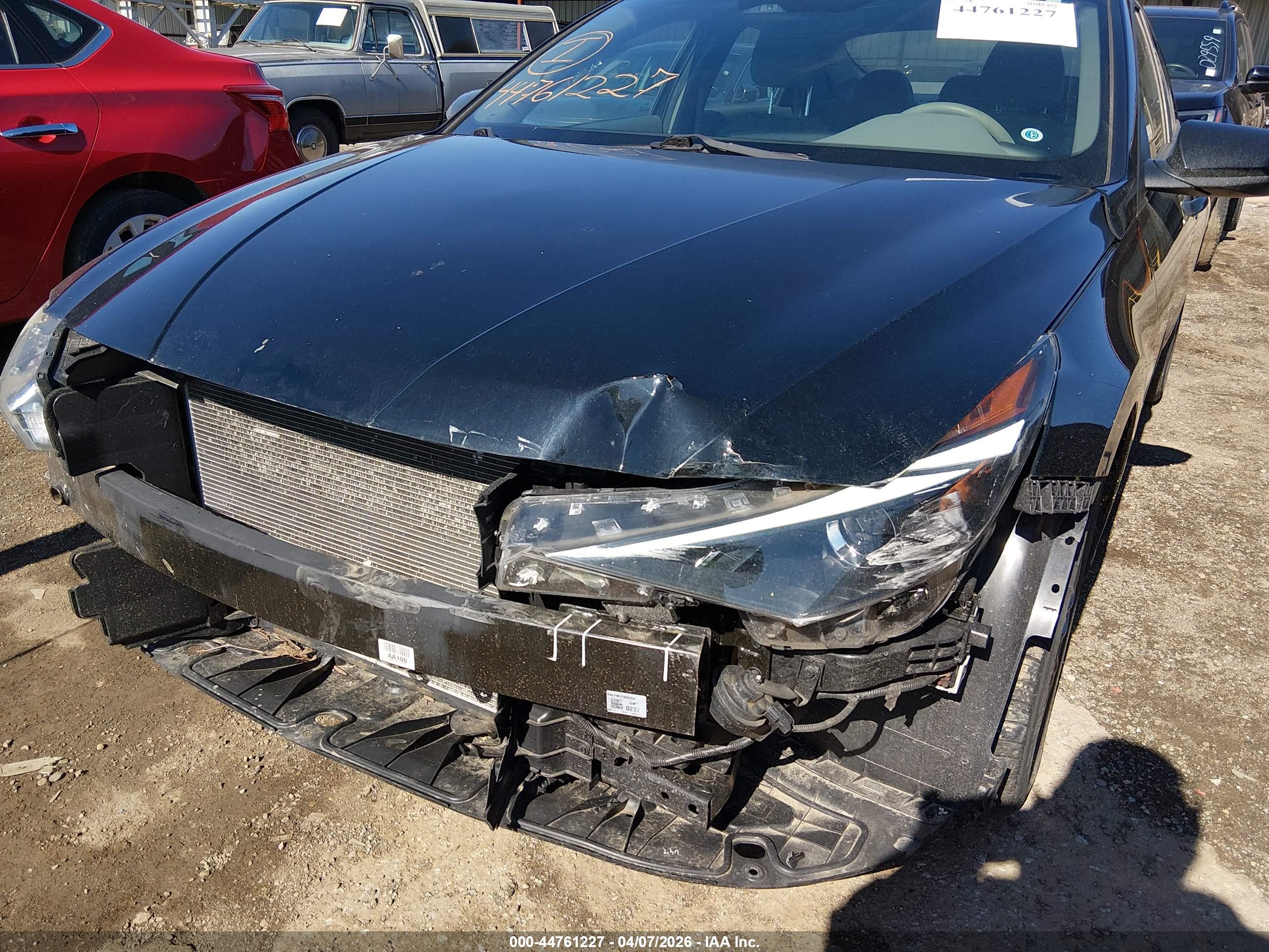 HYUNDAI ELANTRA image 6
