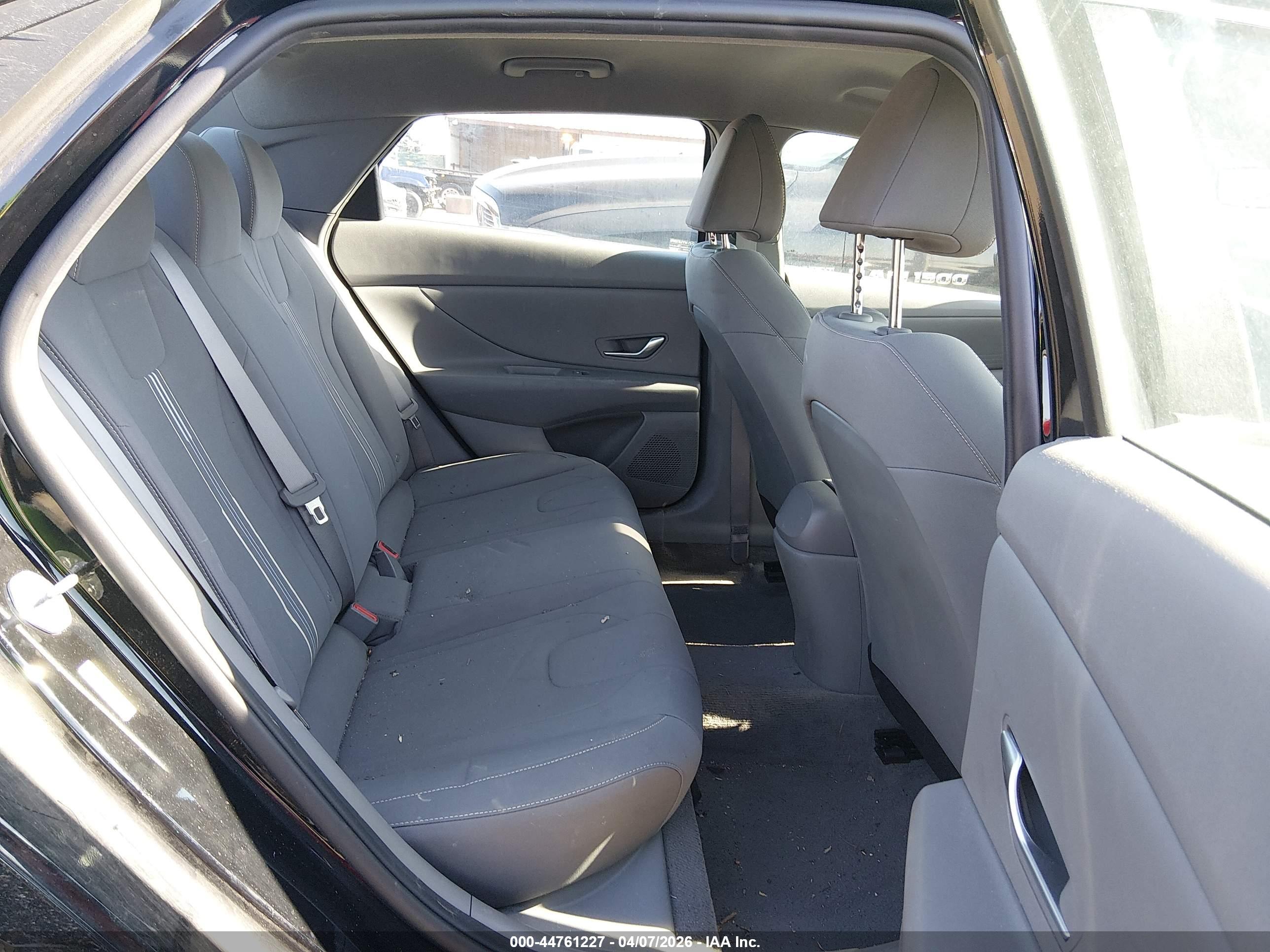 HYUNDAI ELANTRA image 8