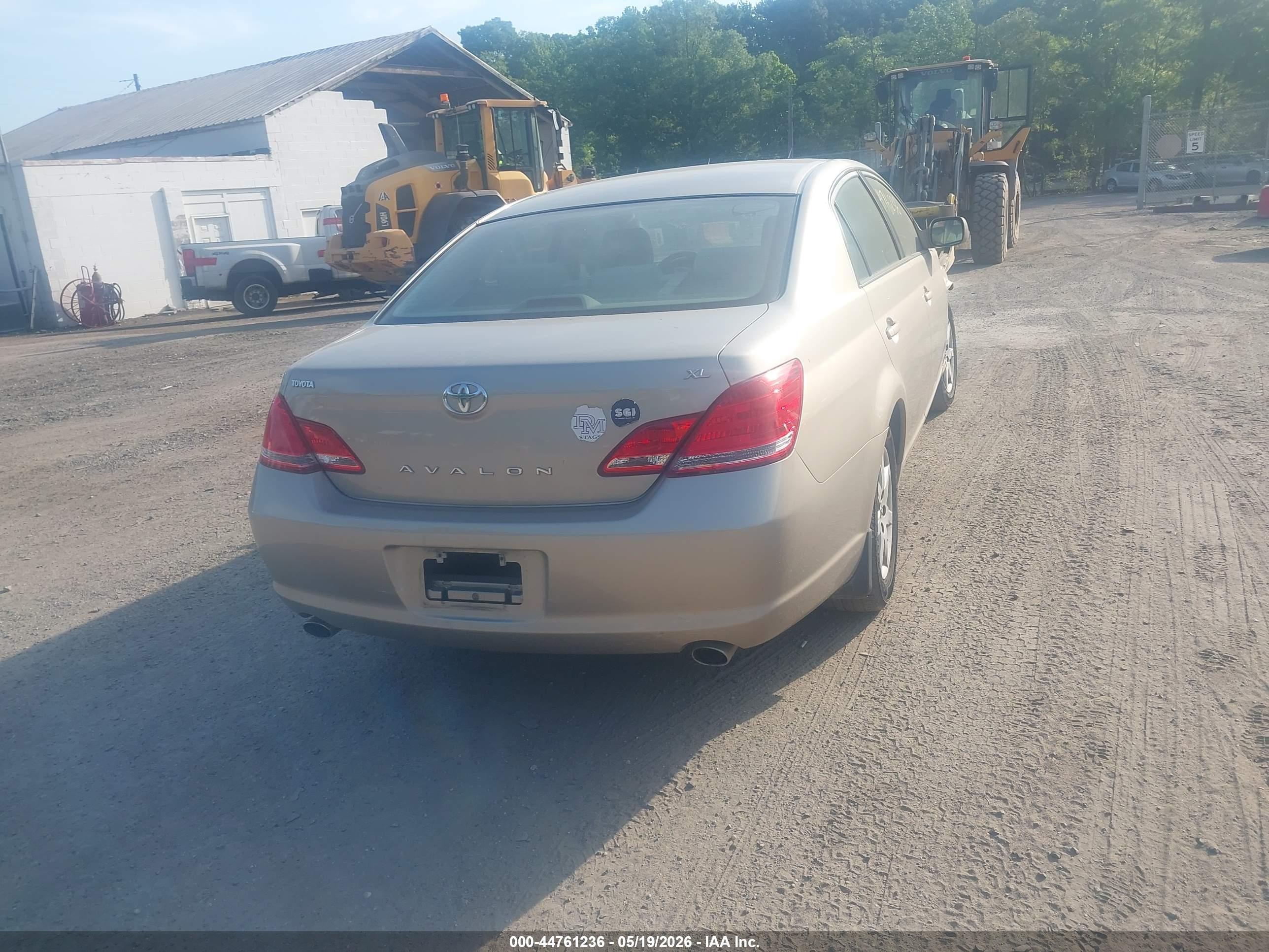 TOYOTA AVALON image 4