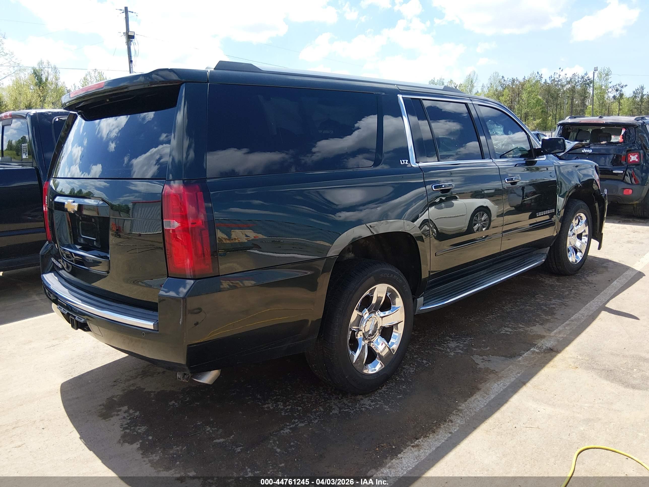 CHEVROLET SUBURBAN image 4