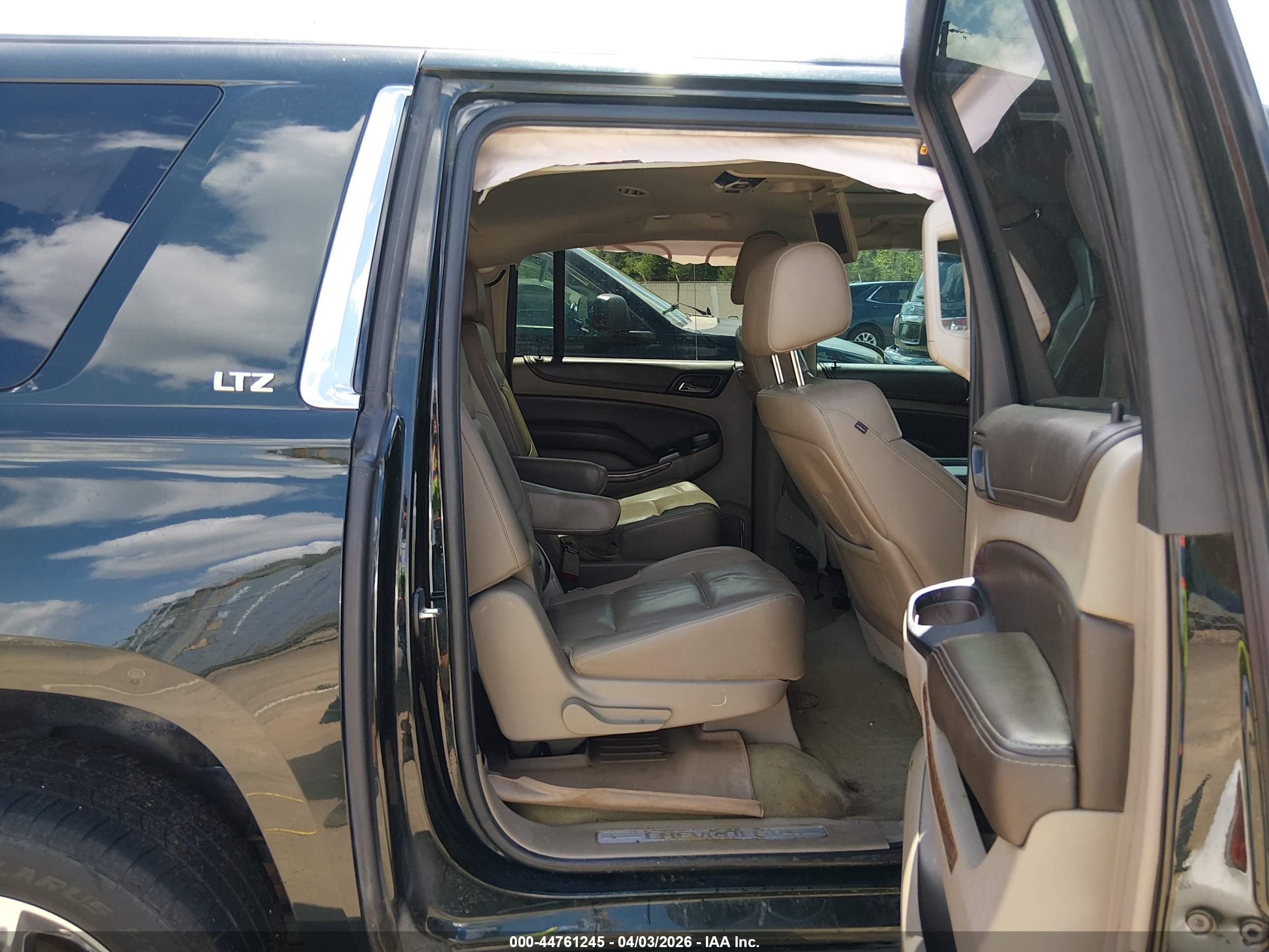 CHEVROLET SUBURBAN image 8