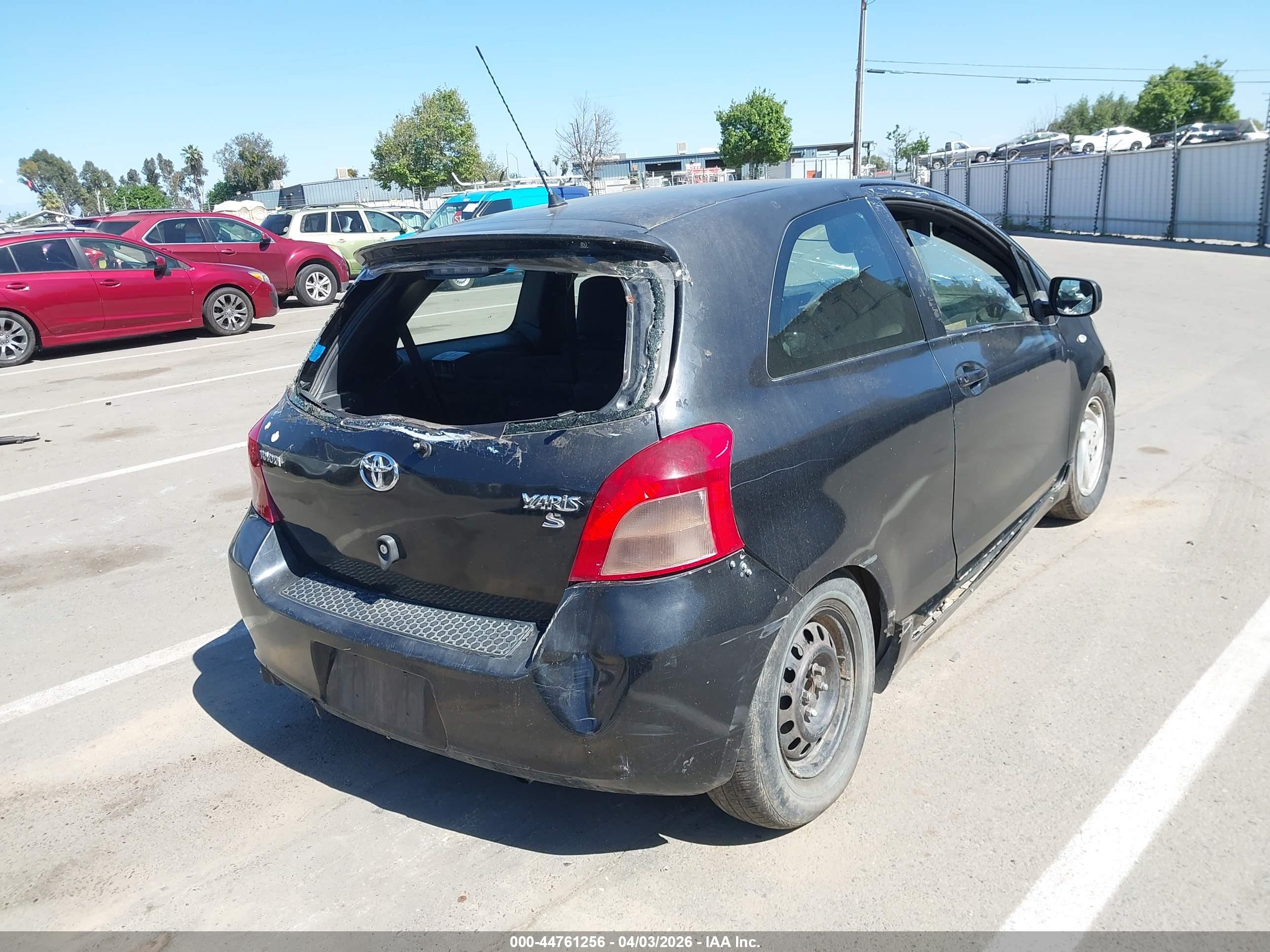 TOYOTA YARIS image 4