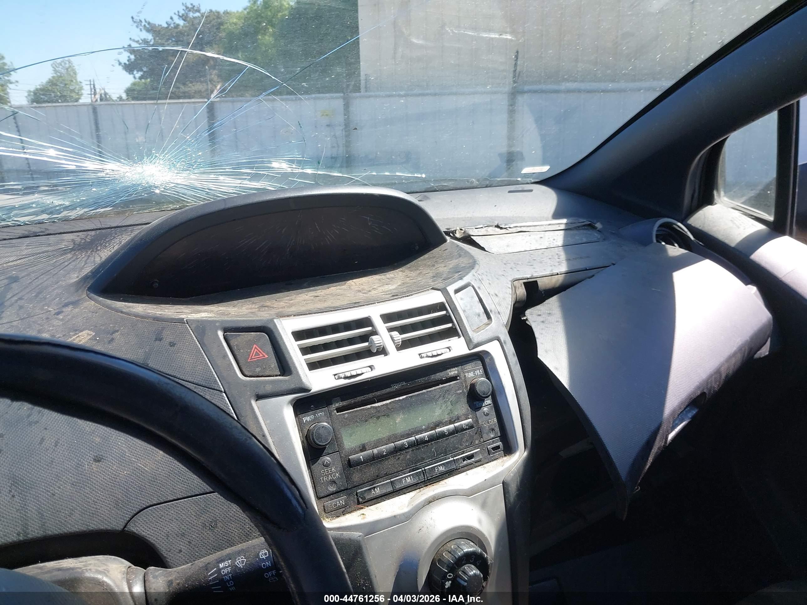 TOYOTA YARIS image 7