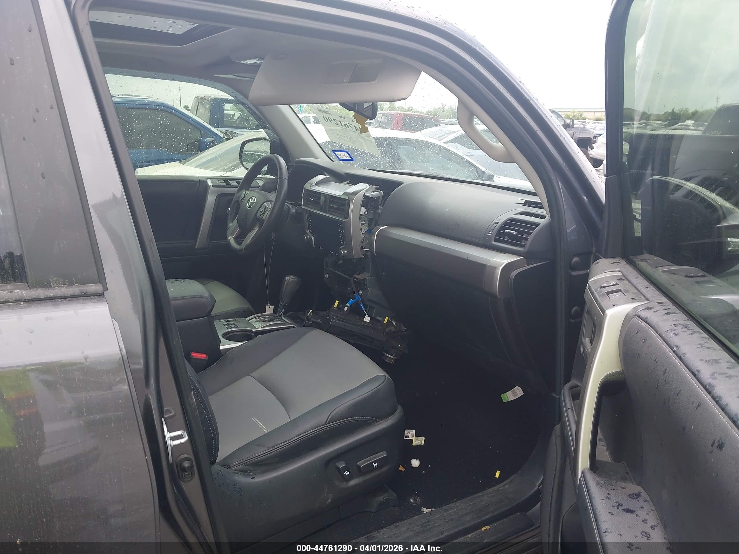 TOYOTA 4RUNNER image 5
