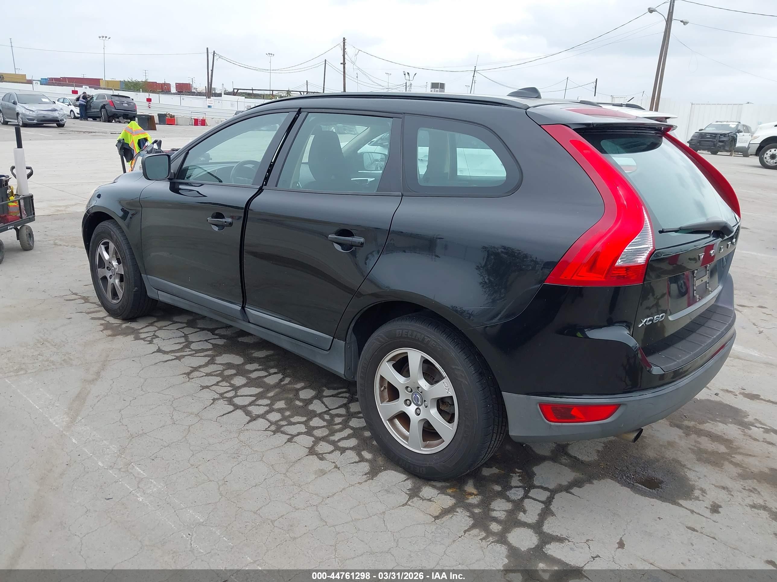 VOLVO XC60 image 3