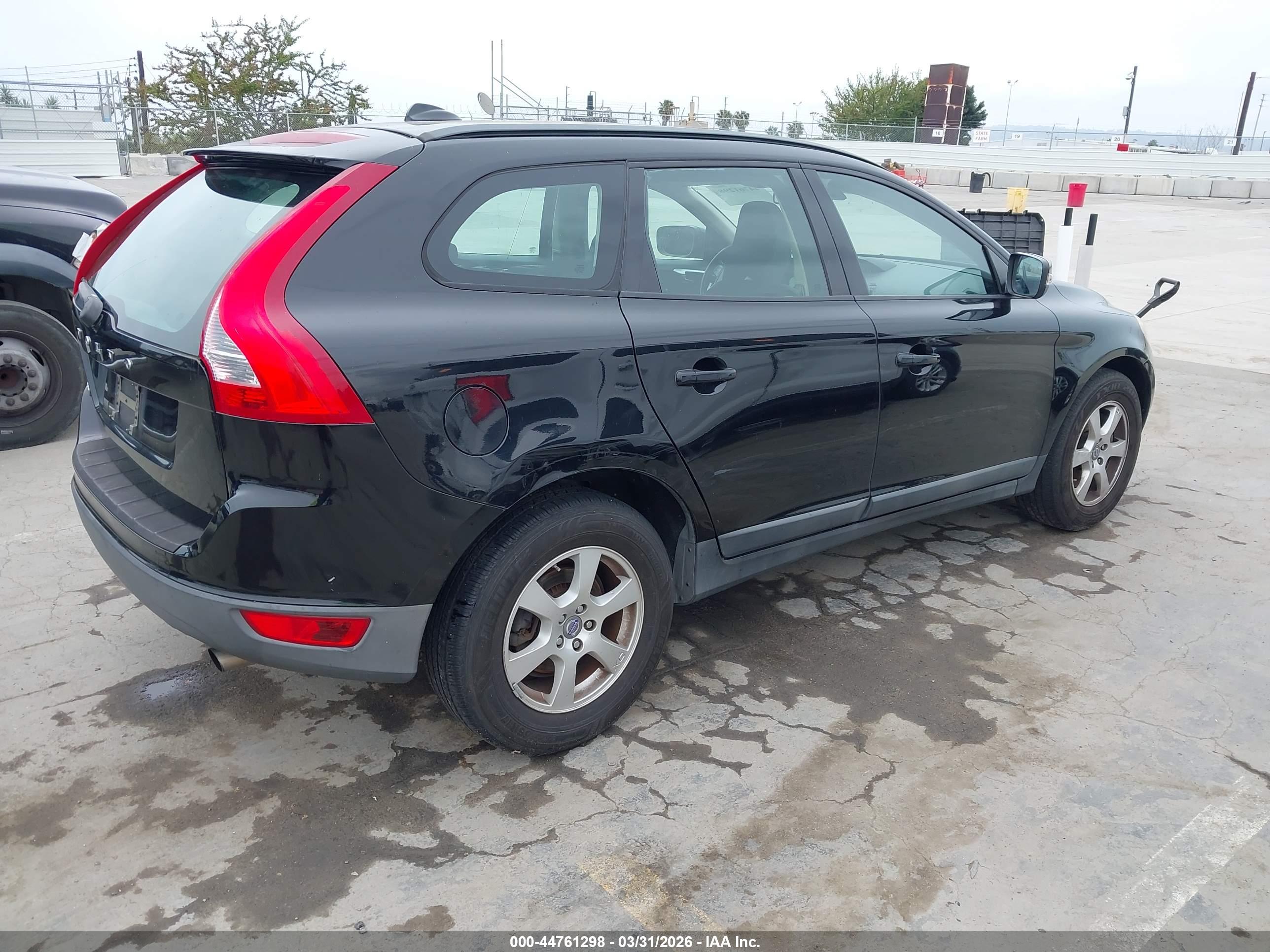 VOLVO XC60 image 4