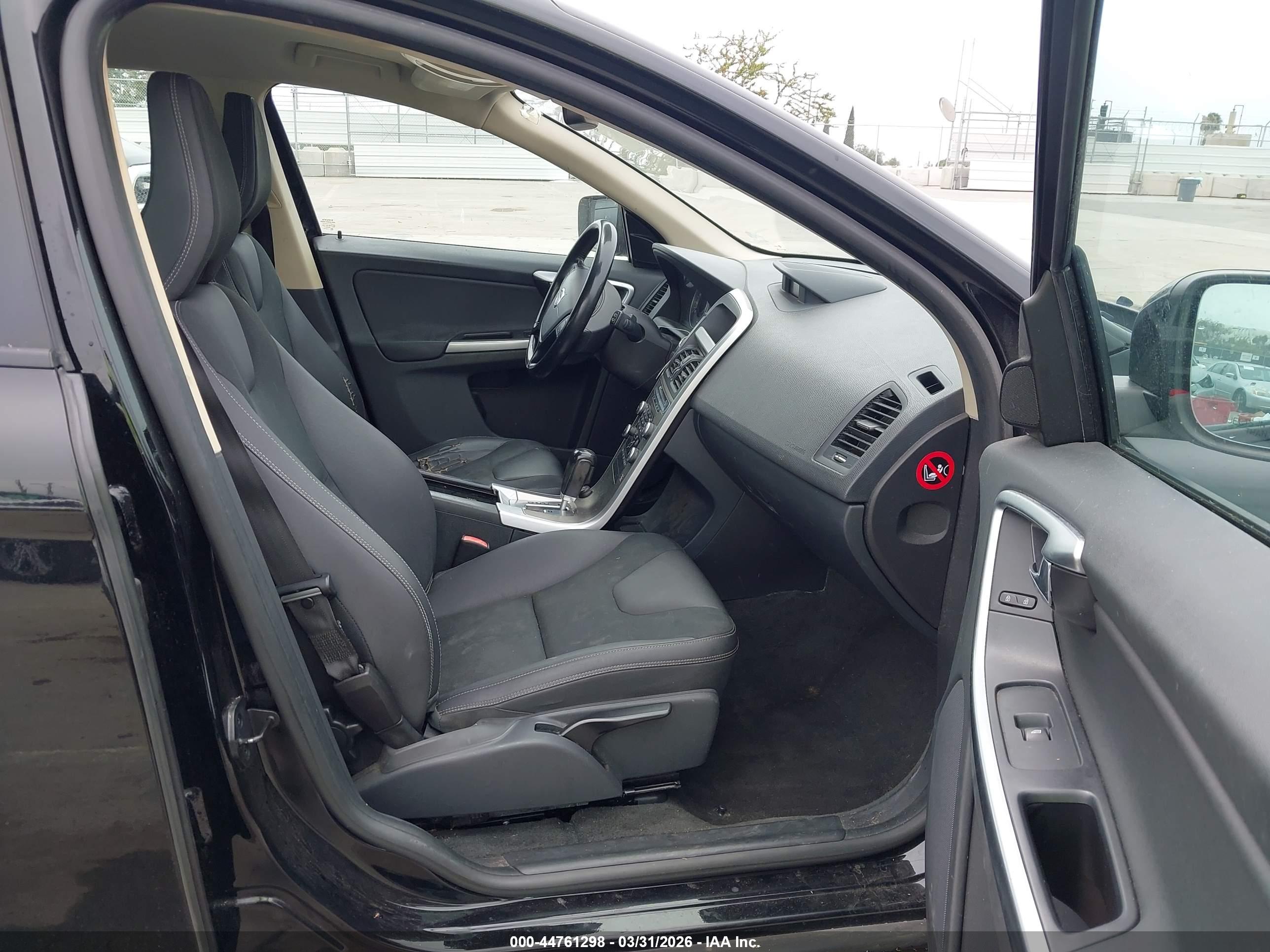 VOLVO XC60 image 5