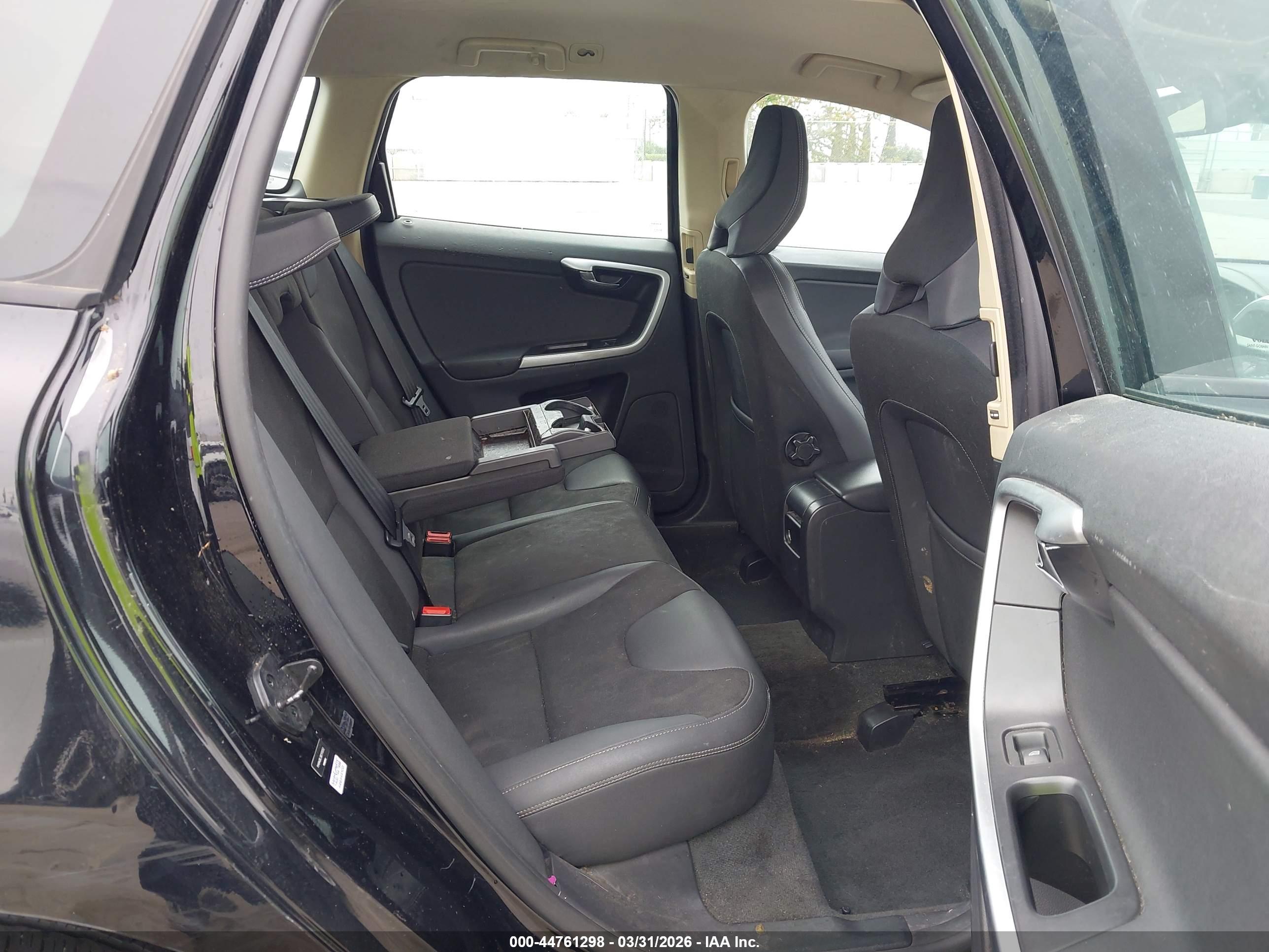VOLVO XC60 image 8