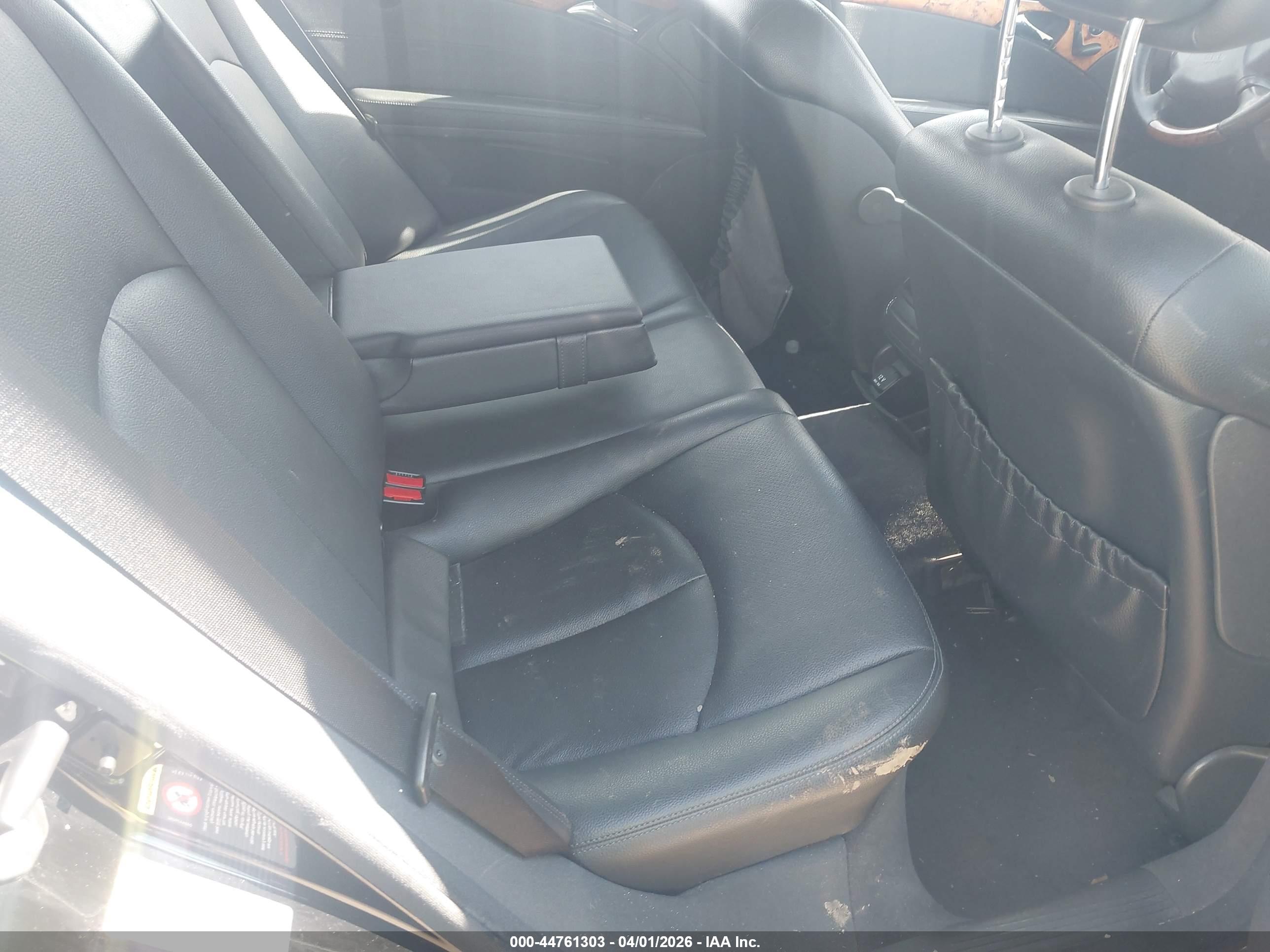 MERCEDES-BENZ E image 8