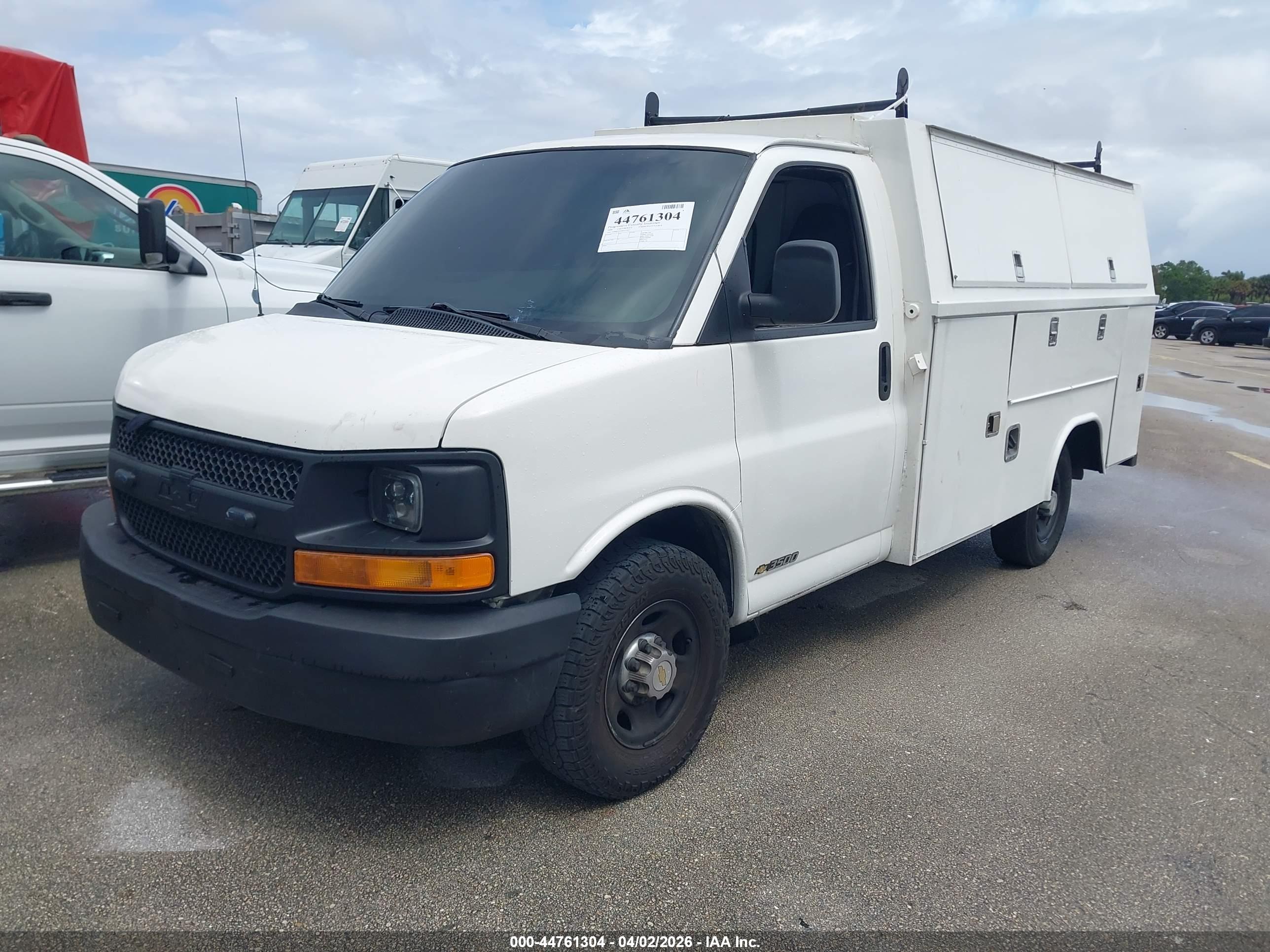 CHEVROLET EXPRESS image 2