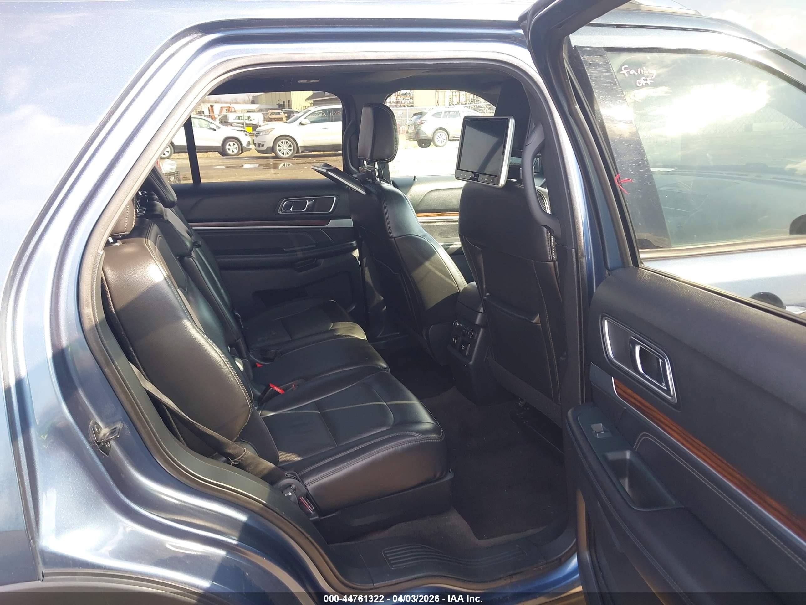 FORD EXPLORER image 8