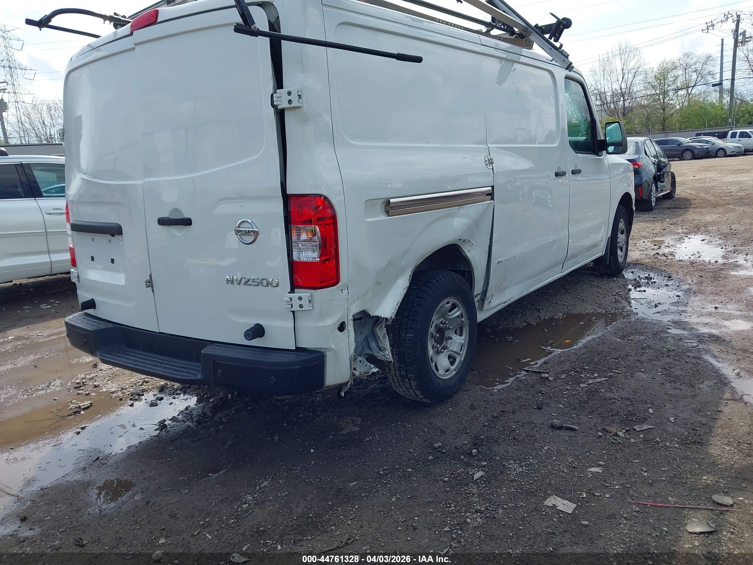 NISSAN NV image 6